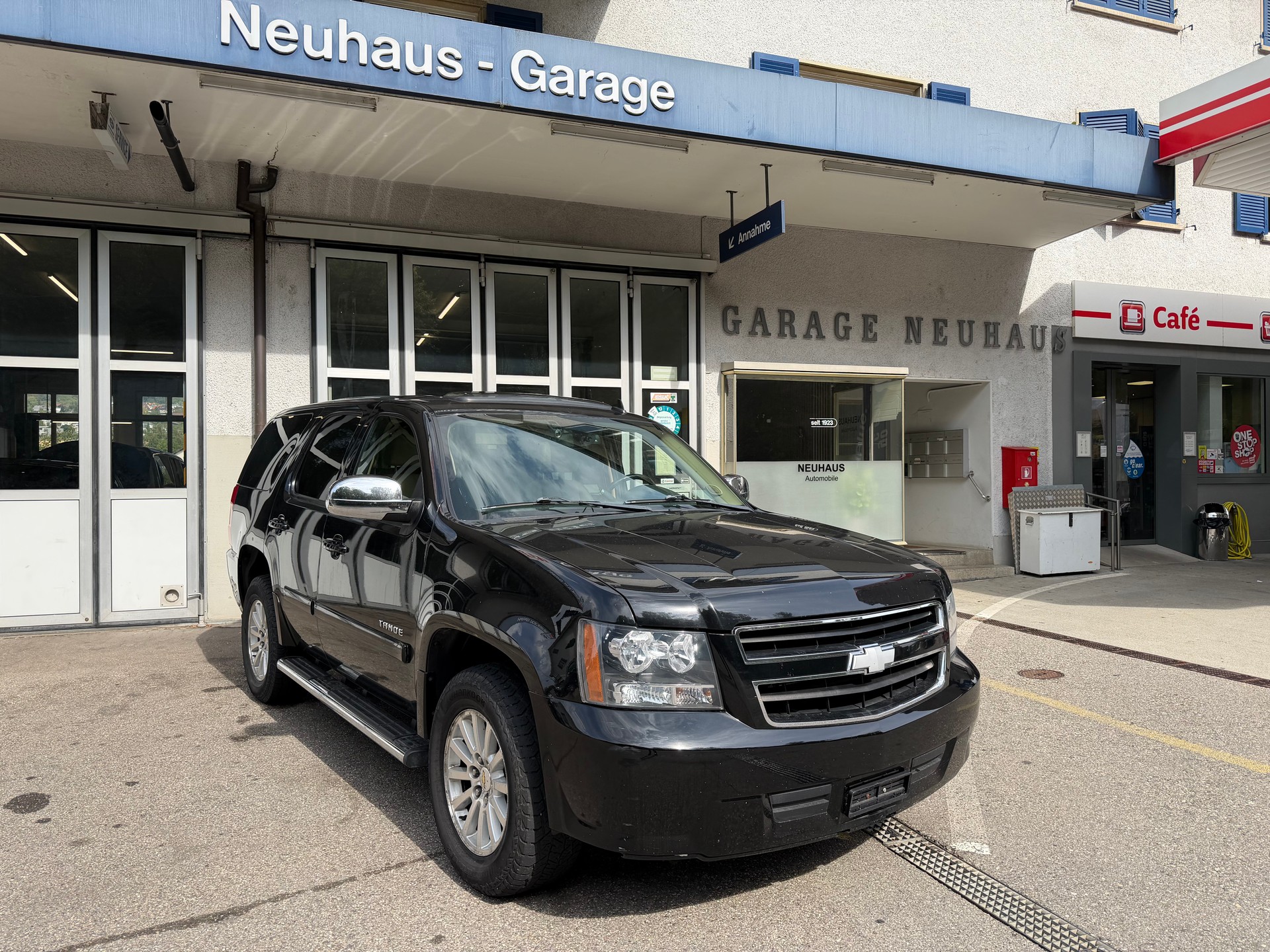 CHEVROLET TAHOE-image-0