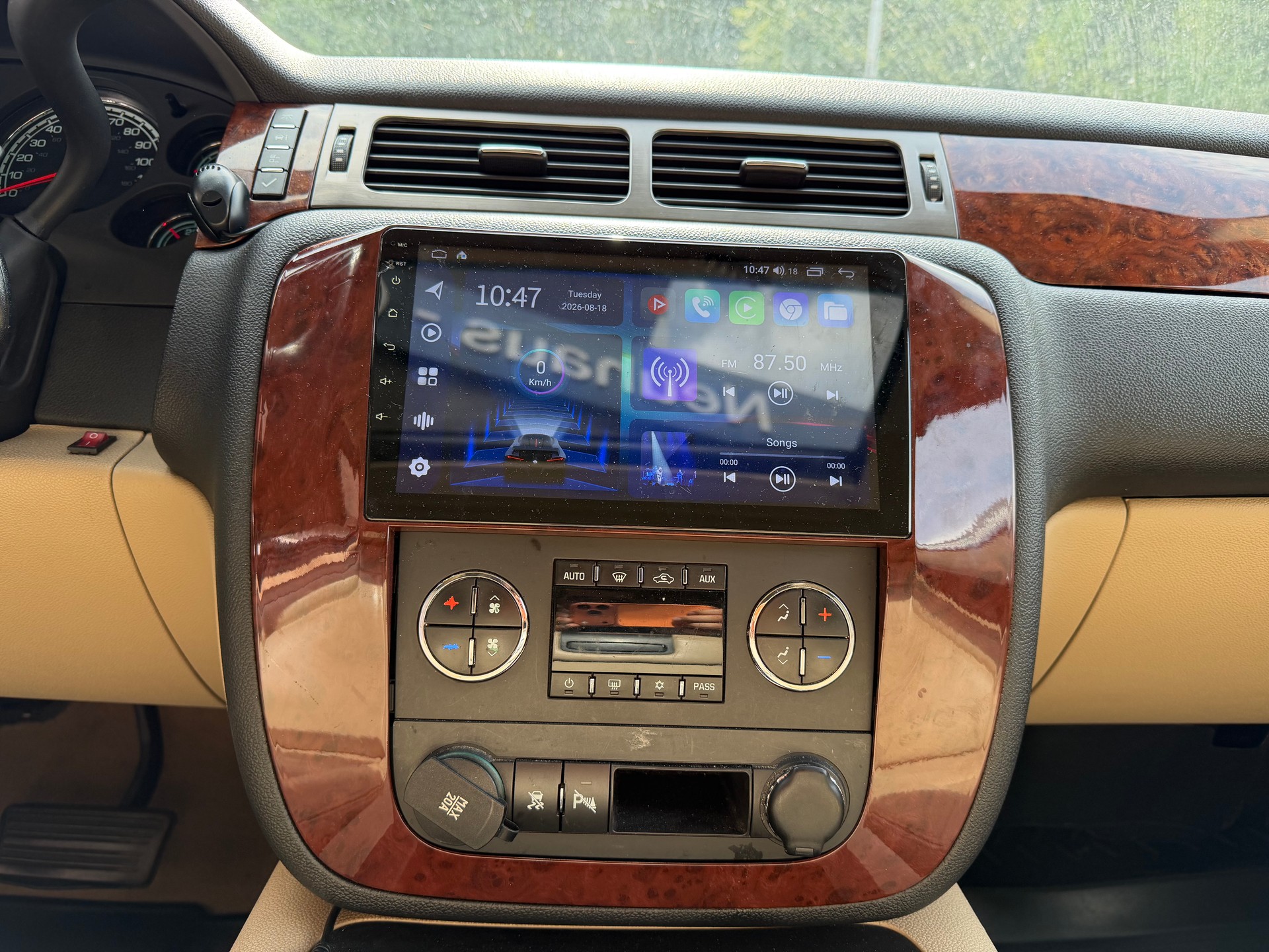 CHEVROLET TAHOE-image-9