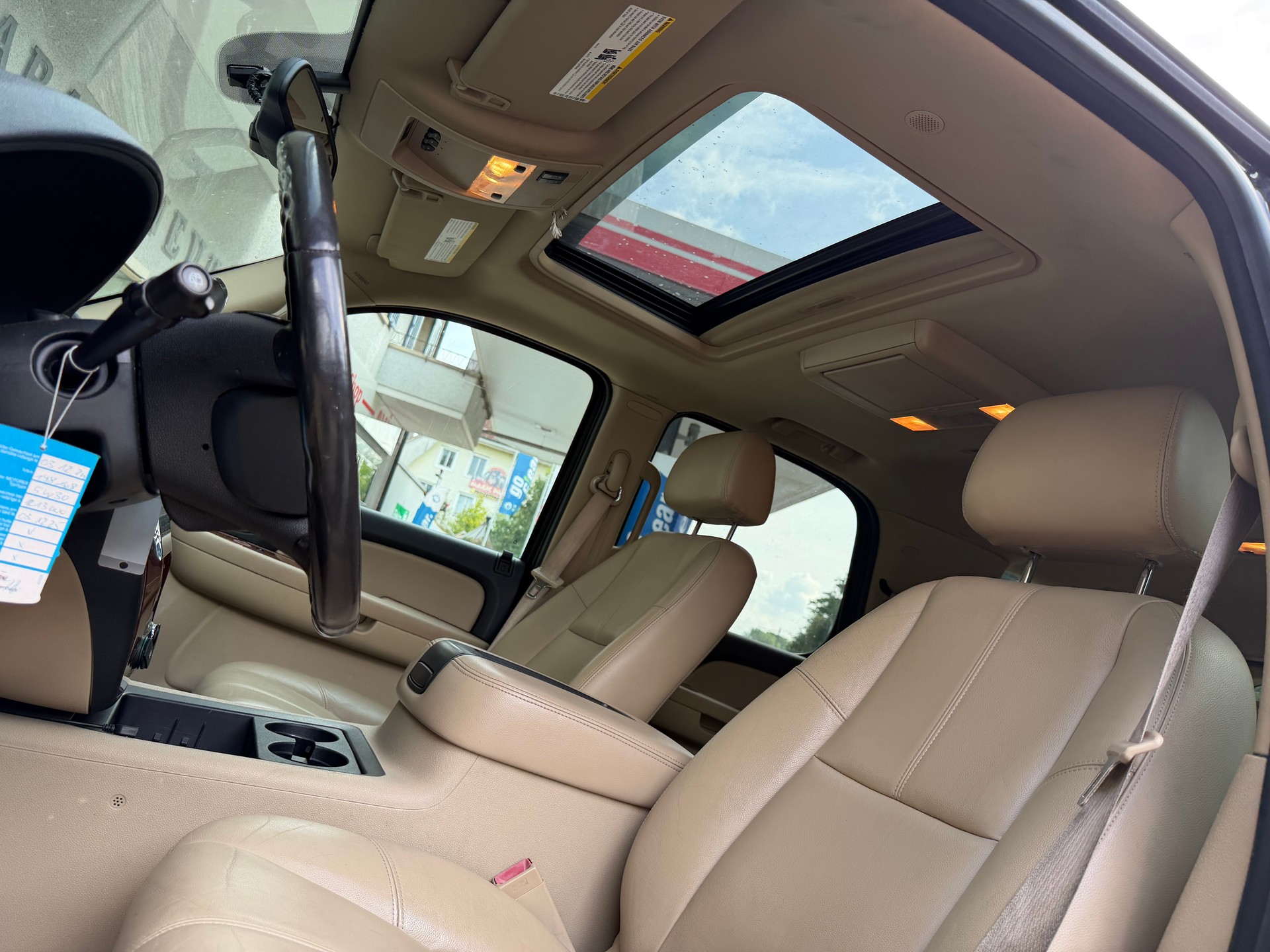 CHEVROLET TAHOE-image-6