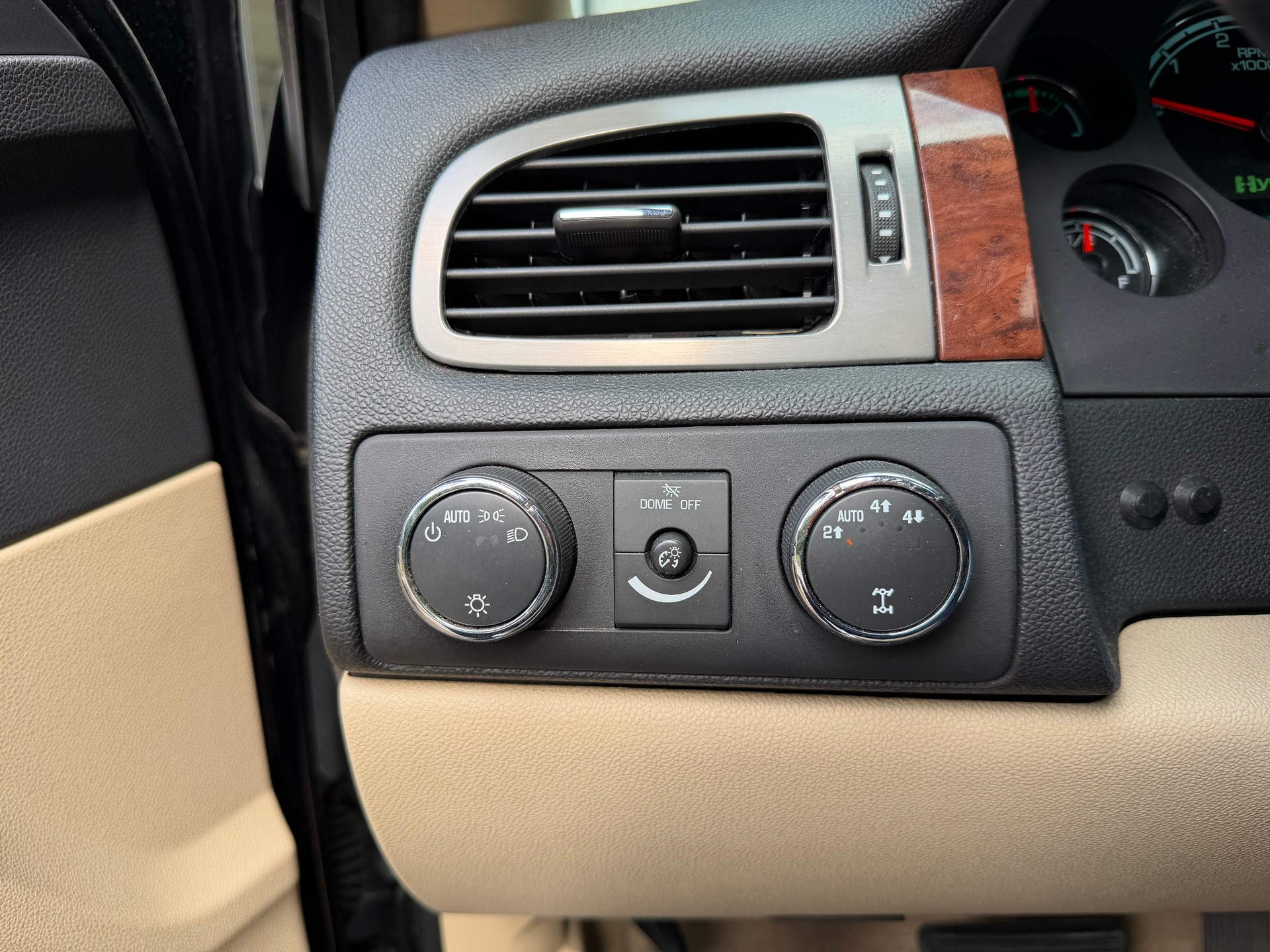 CHEVROLET TAHOE-image-11