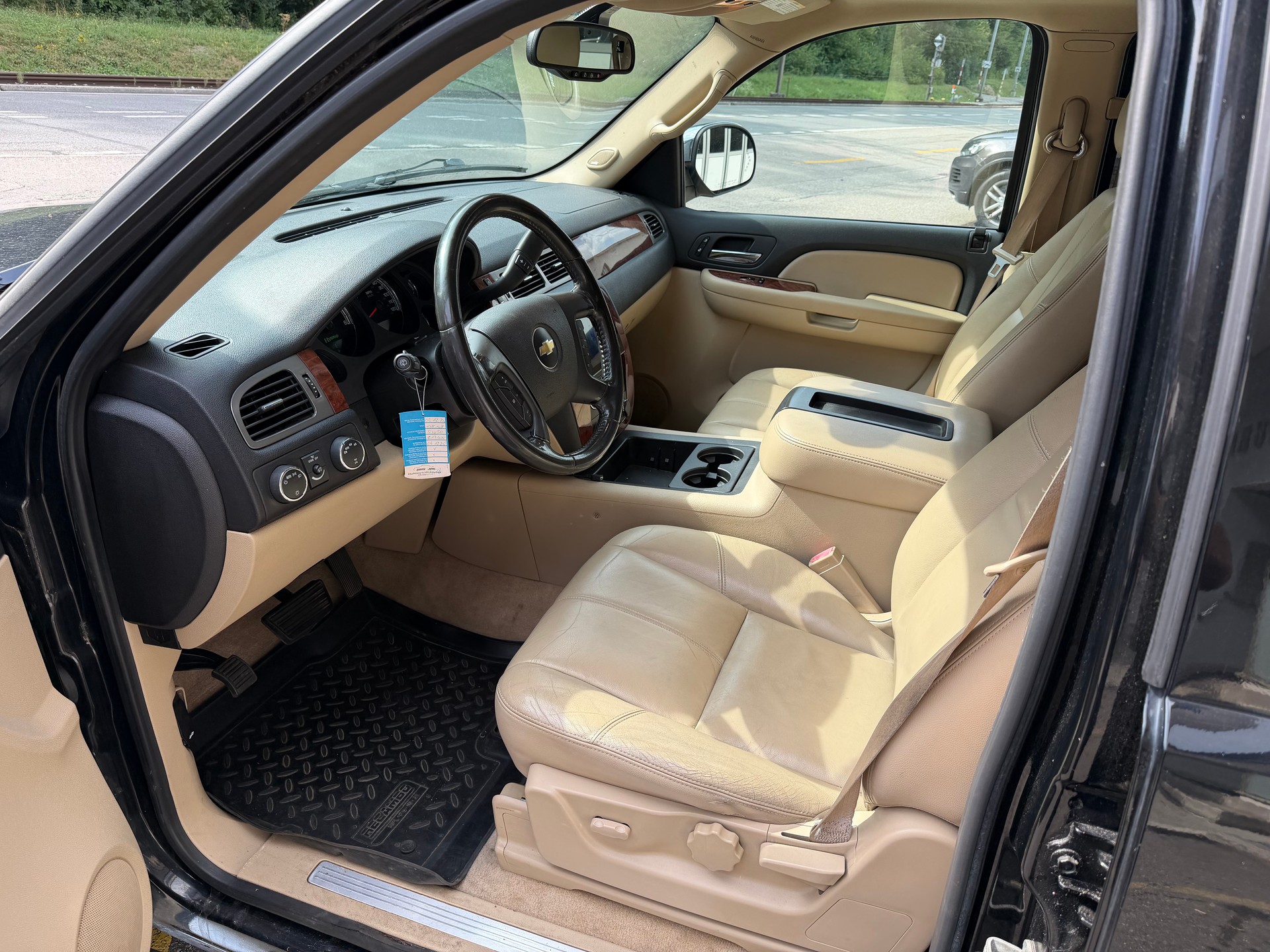 CHEVROLET TAHOE-image-5