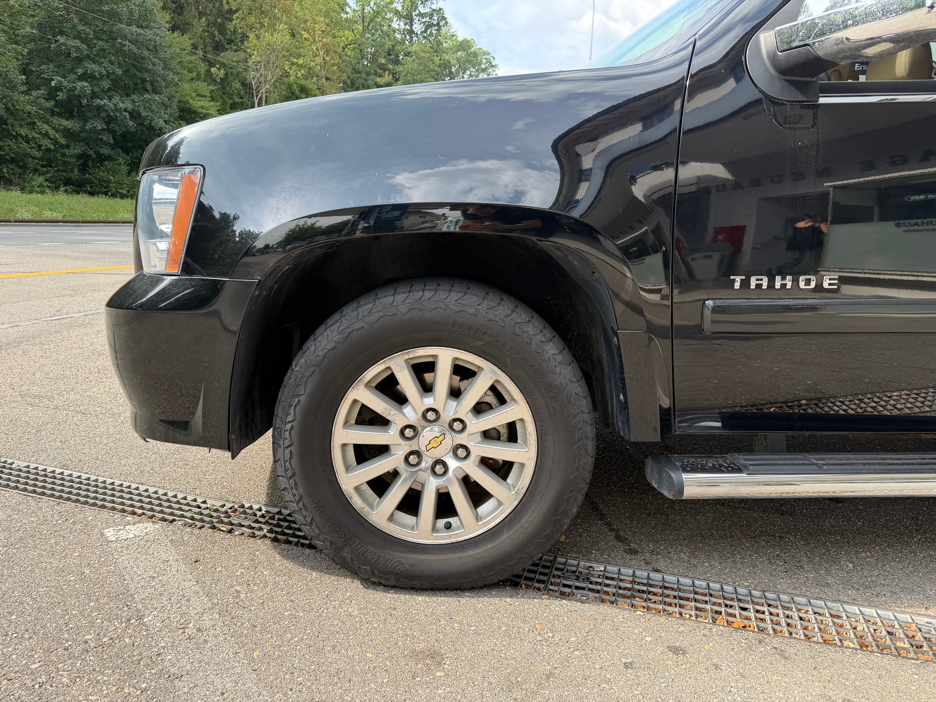 CHEVROLET TAHOE-image-2