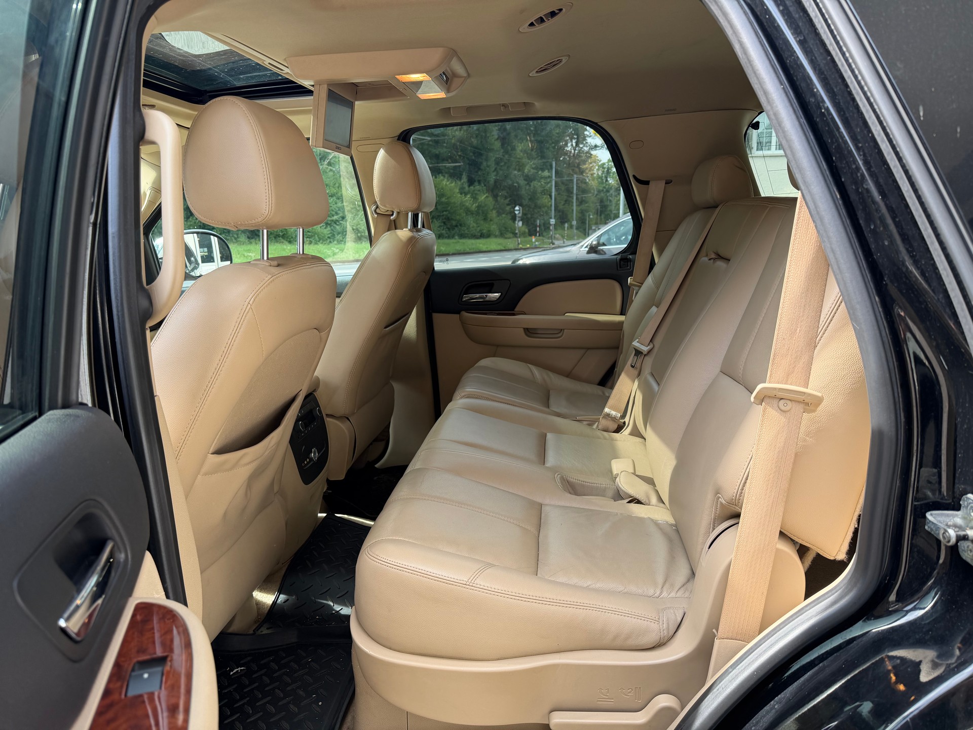 CHEVROLET TAHOE-image-13