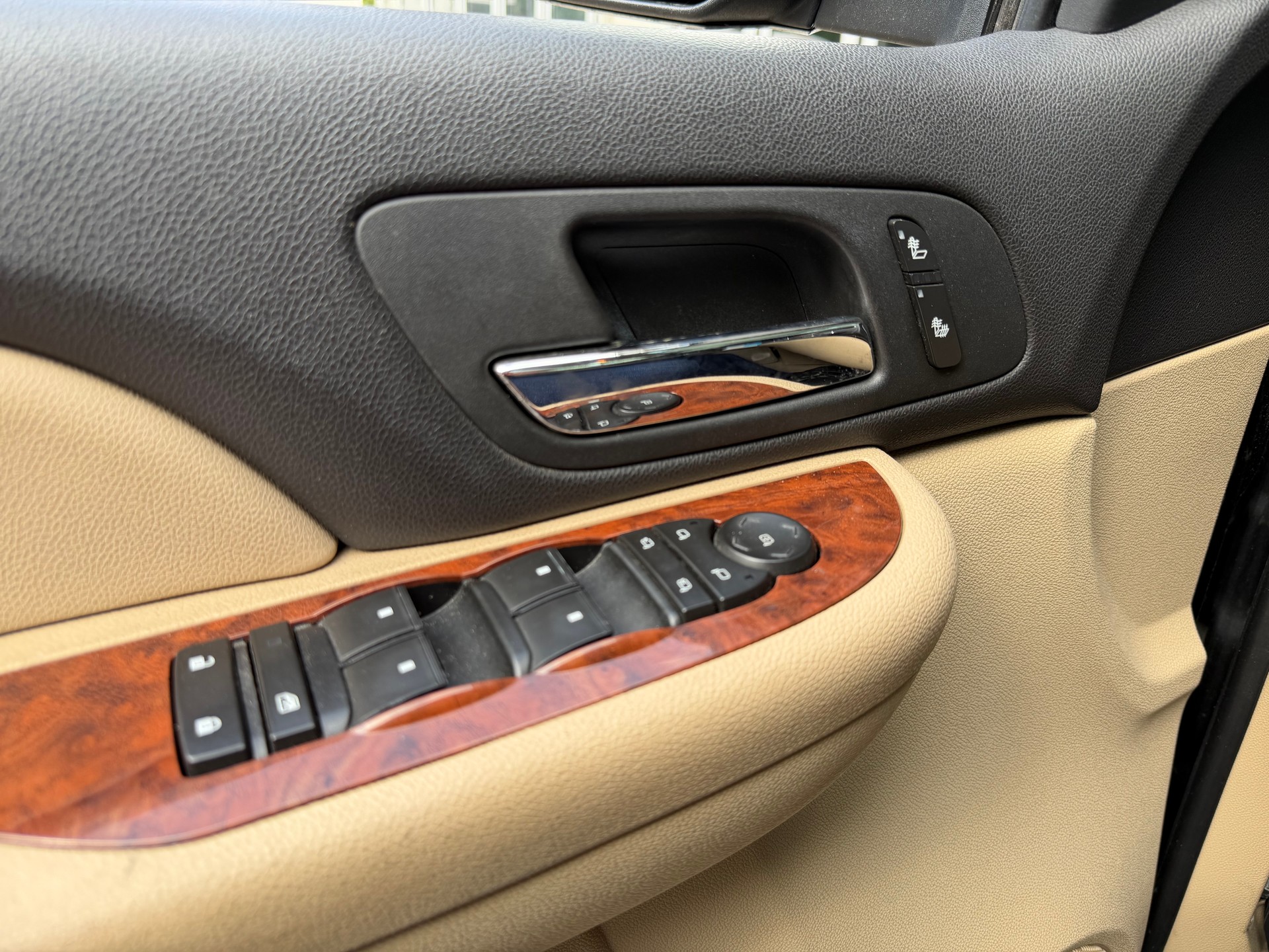 CHEVROLET TAHOE-image-12