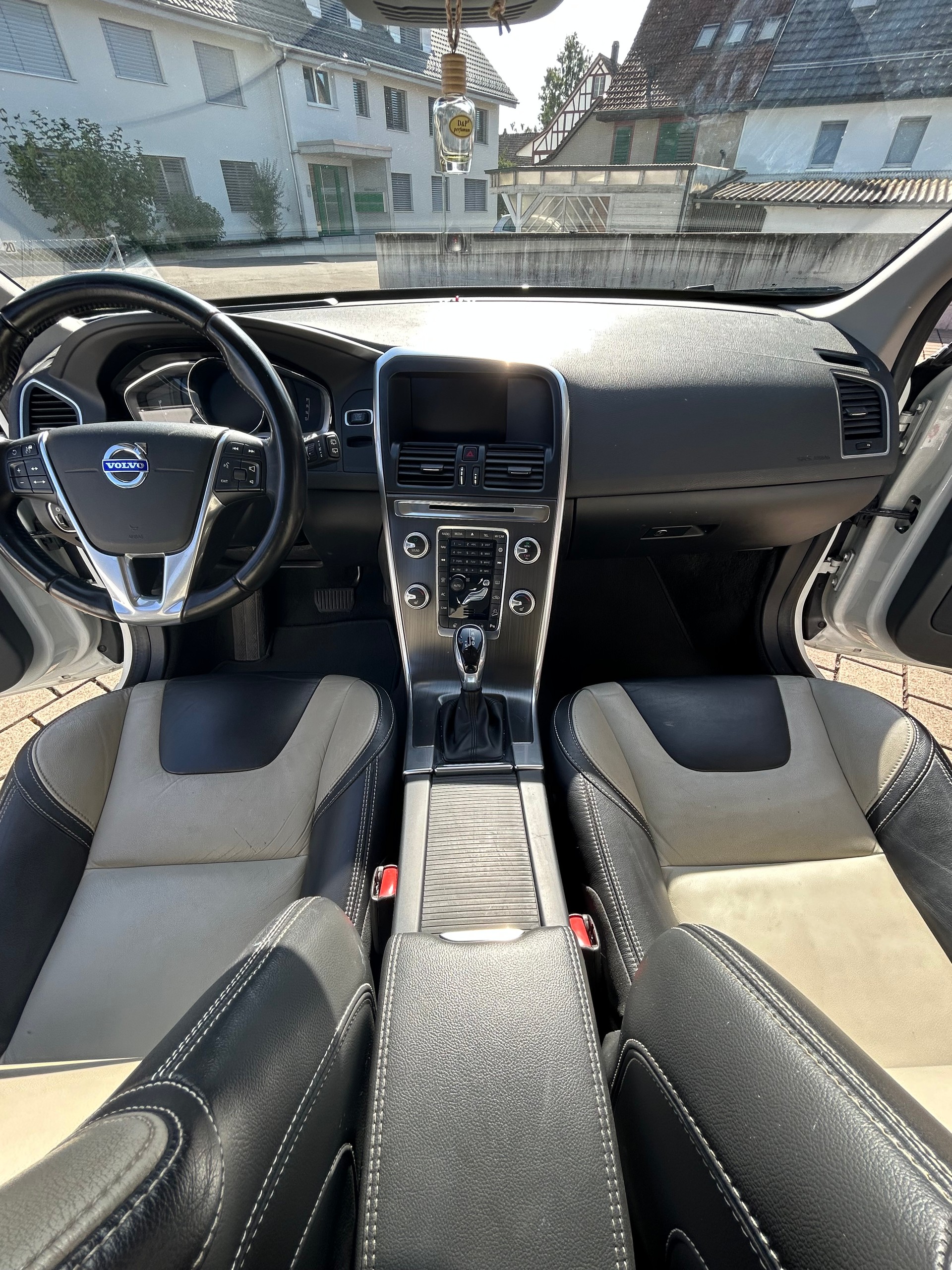 VOLVO 2.4 D5 Summum AWD S/S-image-0