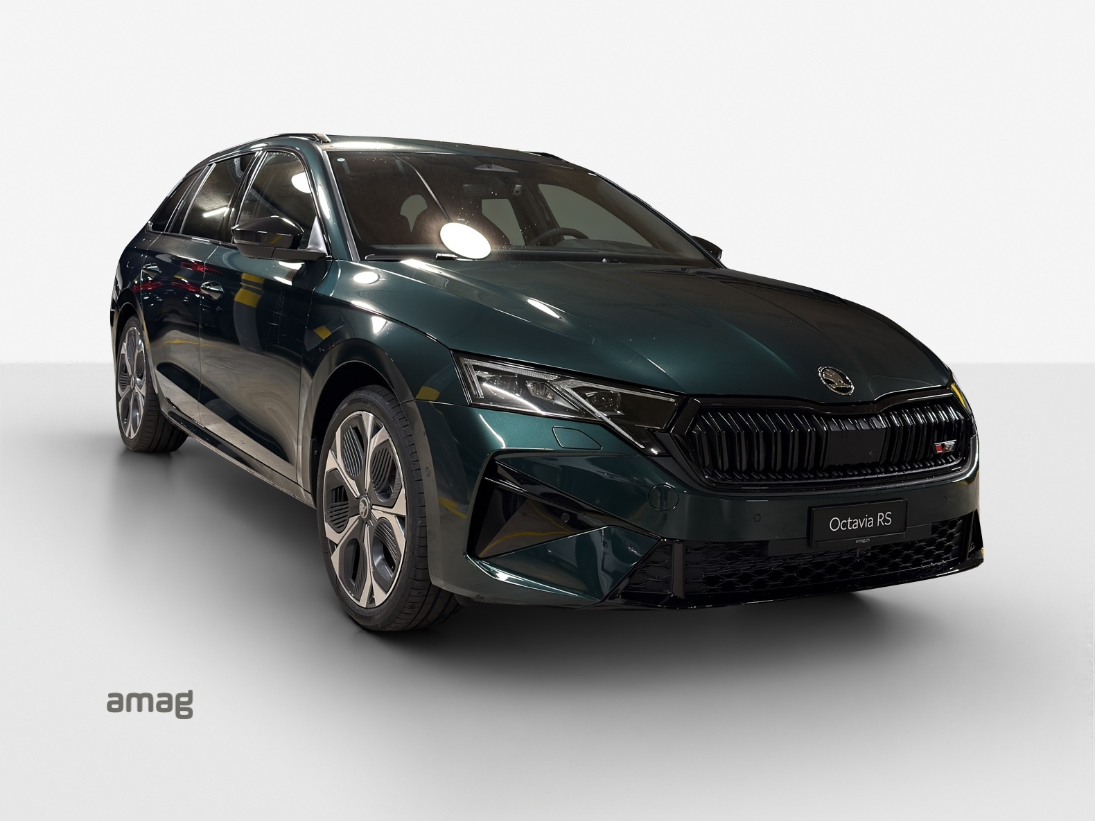 SKODA Octavia Combi 2.0 TSI DSG RS 30 Years Edition-image-5