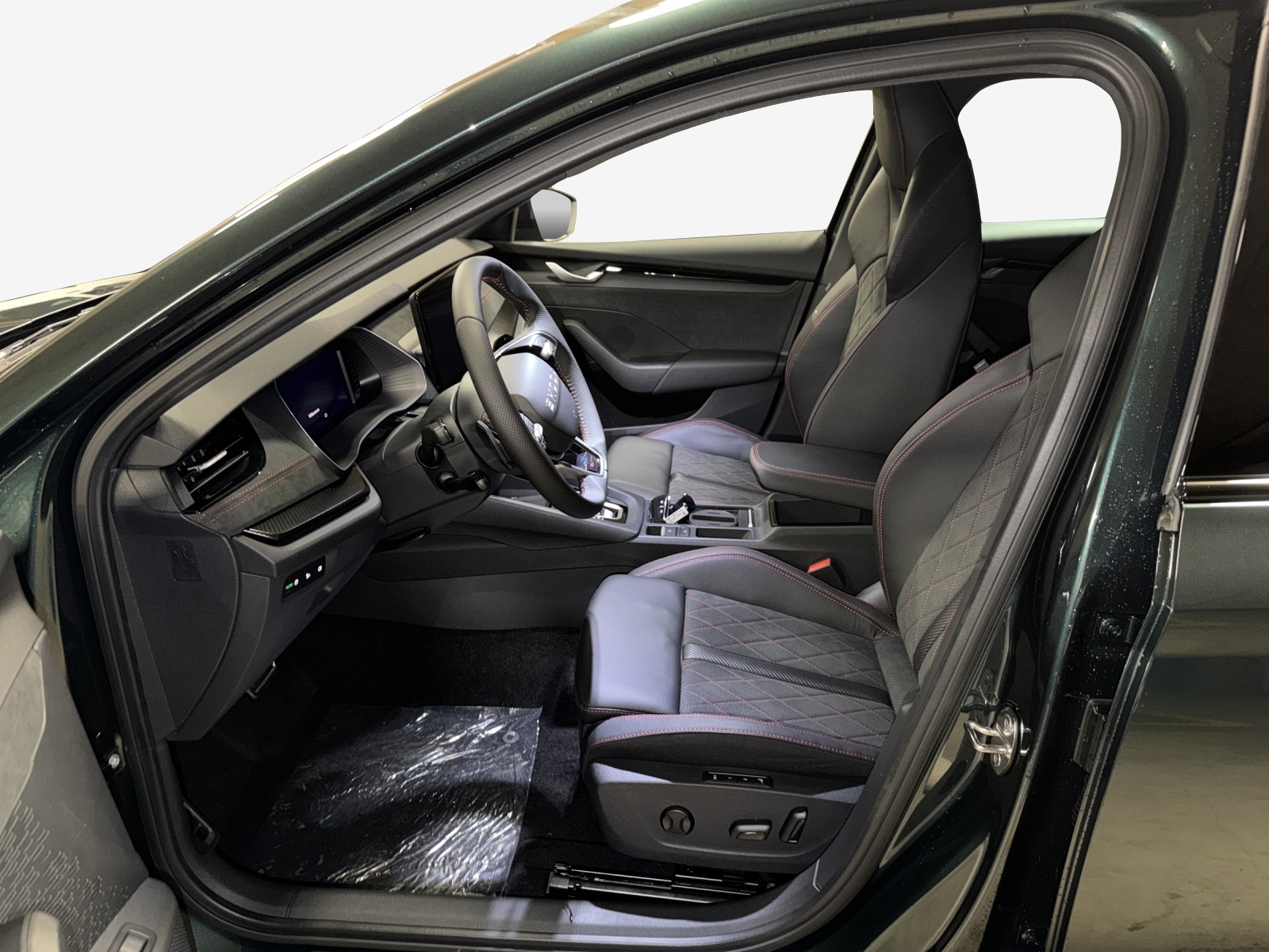SKODA Octavia Combi 2.0 TSI DSG RS 30 Years Edition-image-7