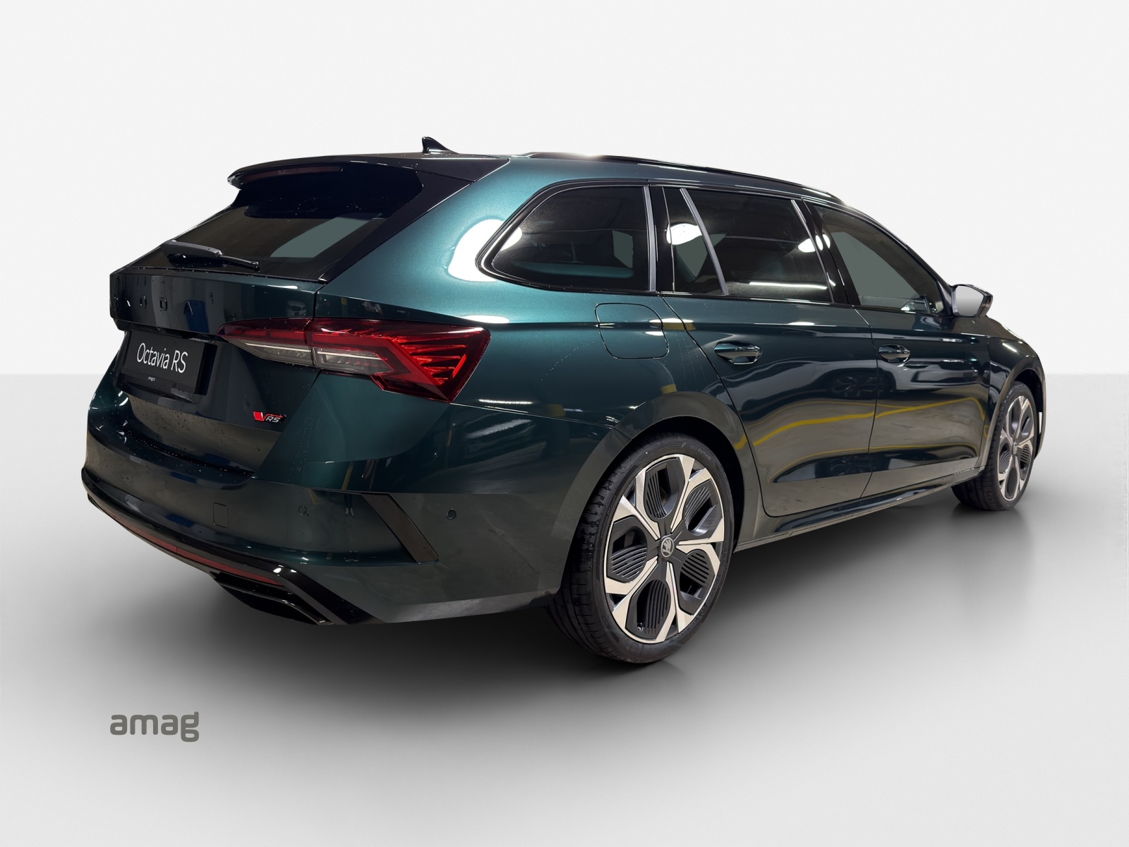 SKODA Octavia Combi 2.0 TSI DSG RS 30 Years Edition-image-4