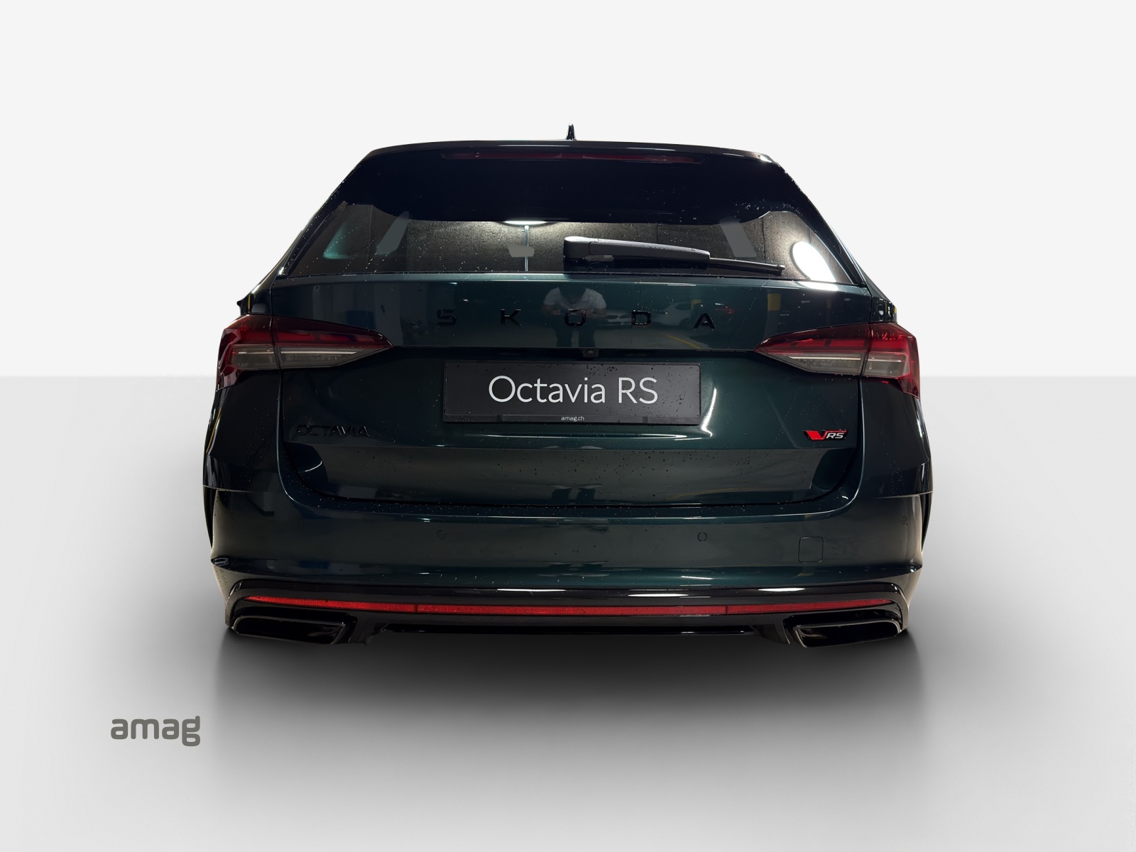 SKODA Octavia Combi 2.0 TSI DSG RS 30 Years Edition-image-3