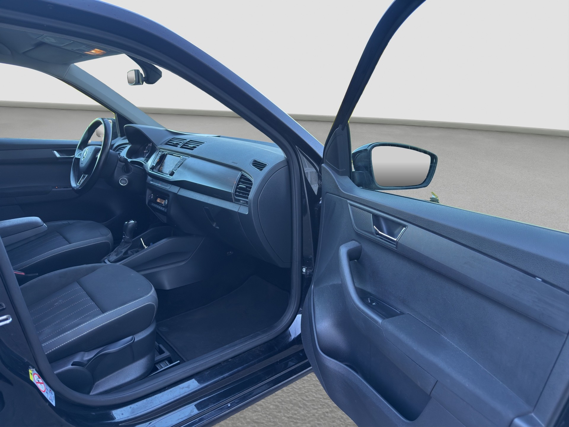 SKODA Fabia 1.0 TSI Soleil DSG ** Ab MFK und Service ** CH Auto ** 1. Hand ** Alcantara ** Keyless **-image-9