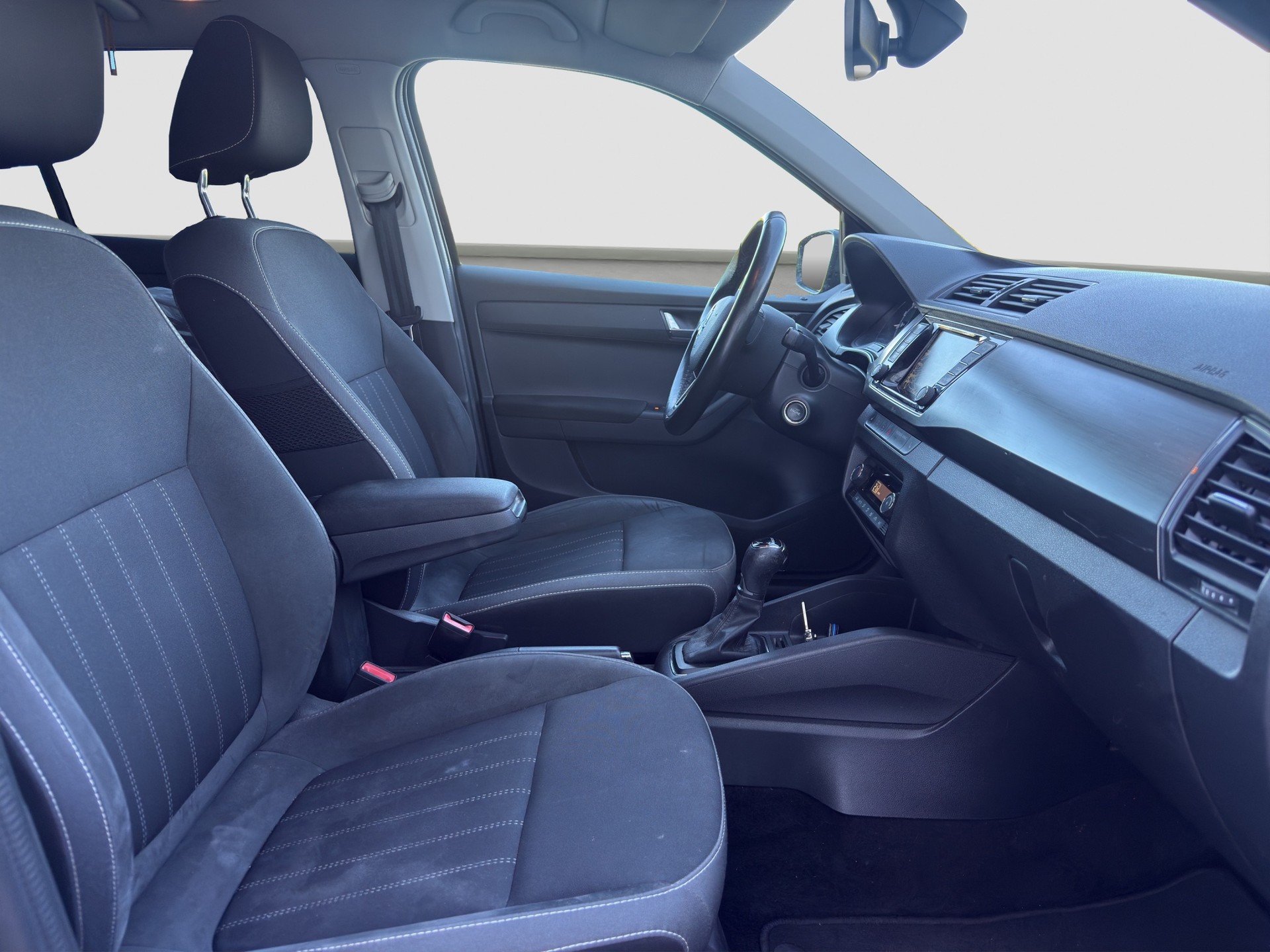 SKODA Fabia 1.0 TSI Soleil DSG ** Ab MFK und Service ** CH Auto ** 1. Hand ** Alcantara ** Keyless **-image-10