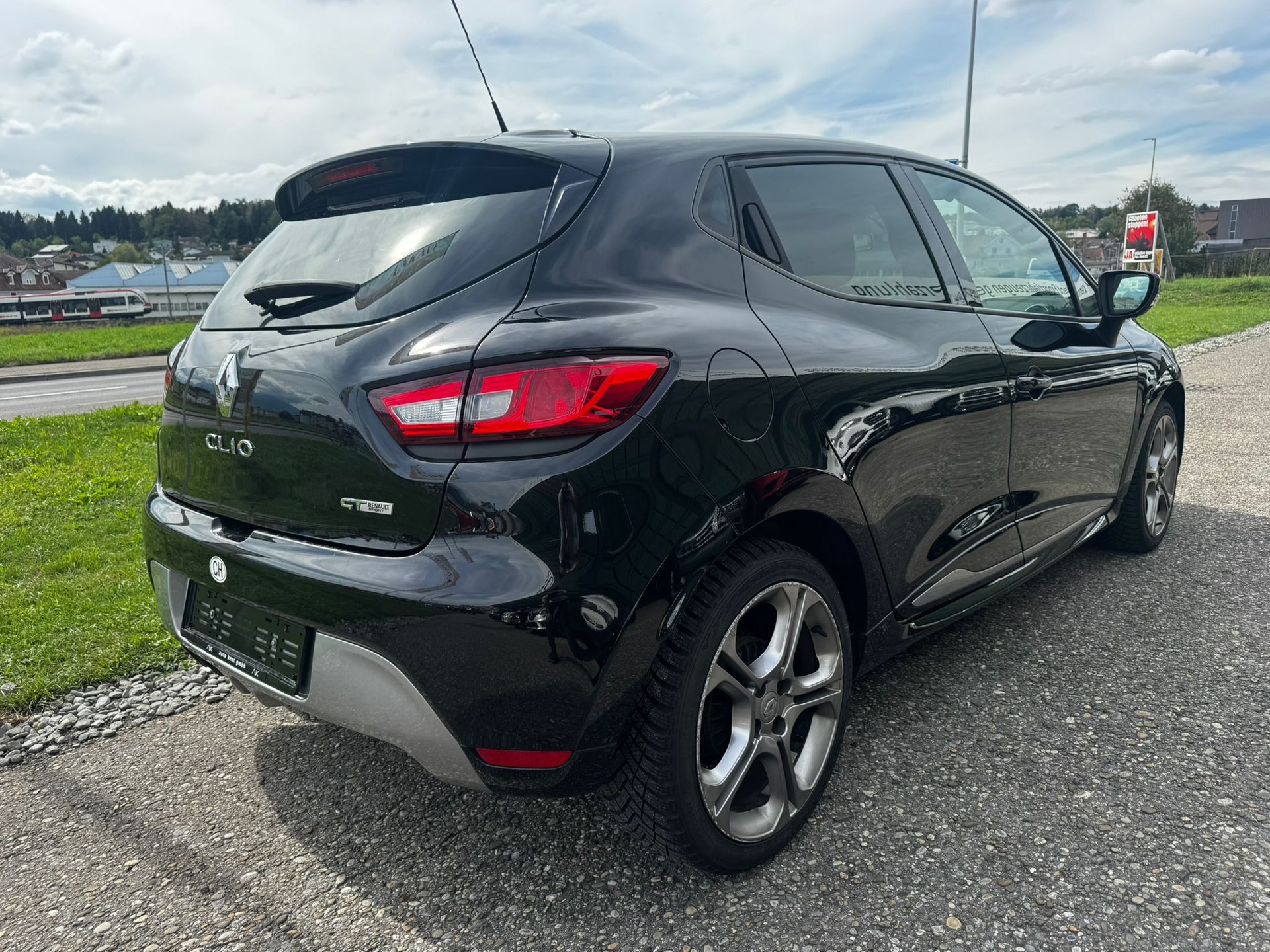 RENAULT CLIO-image-4