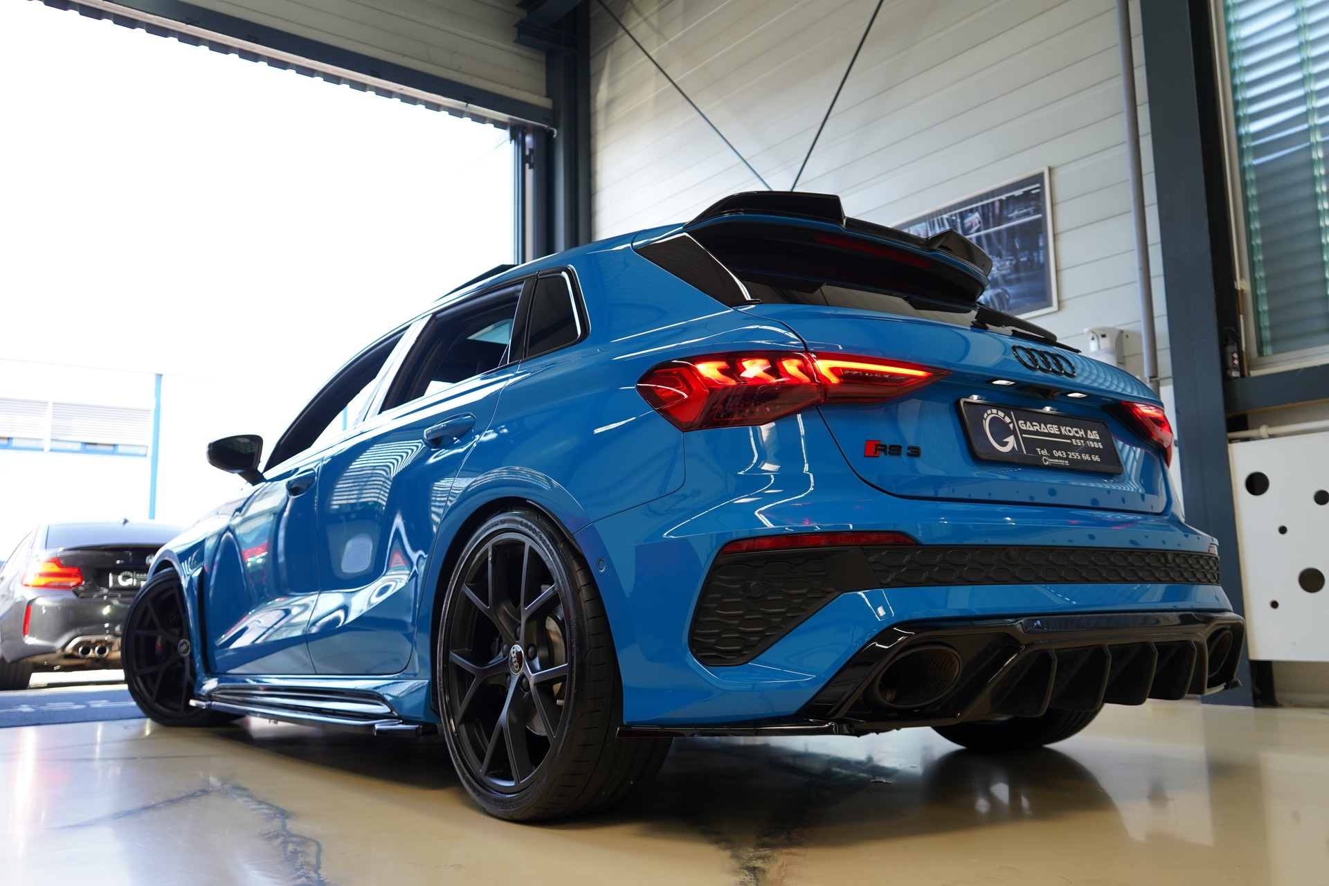 AUDI RS3 Sportback 2.5 TSI quattro S-tronic / Turbo-Blau * APR *-image-5