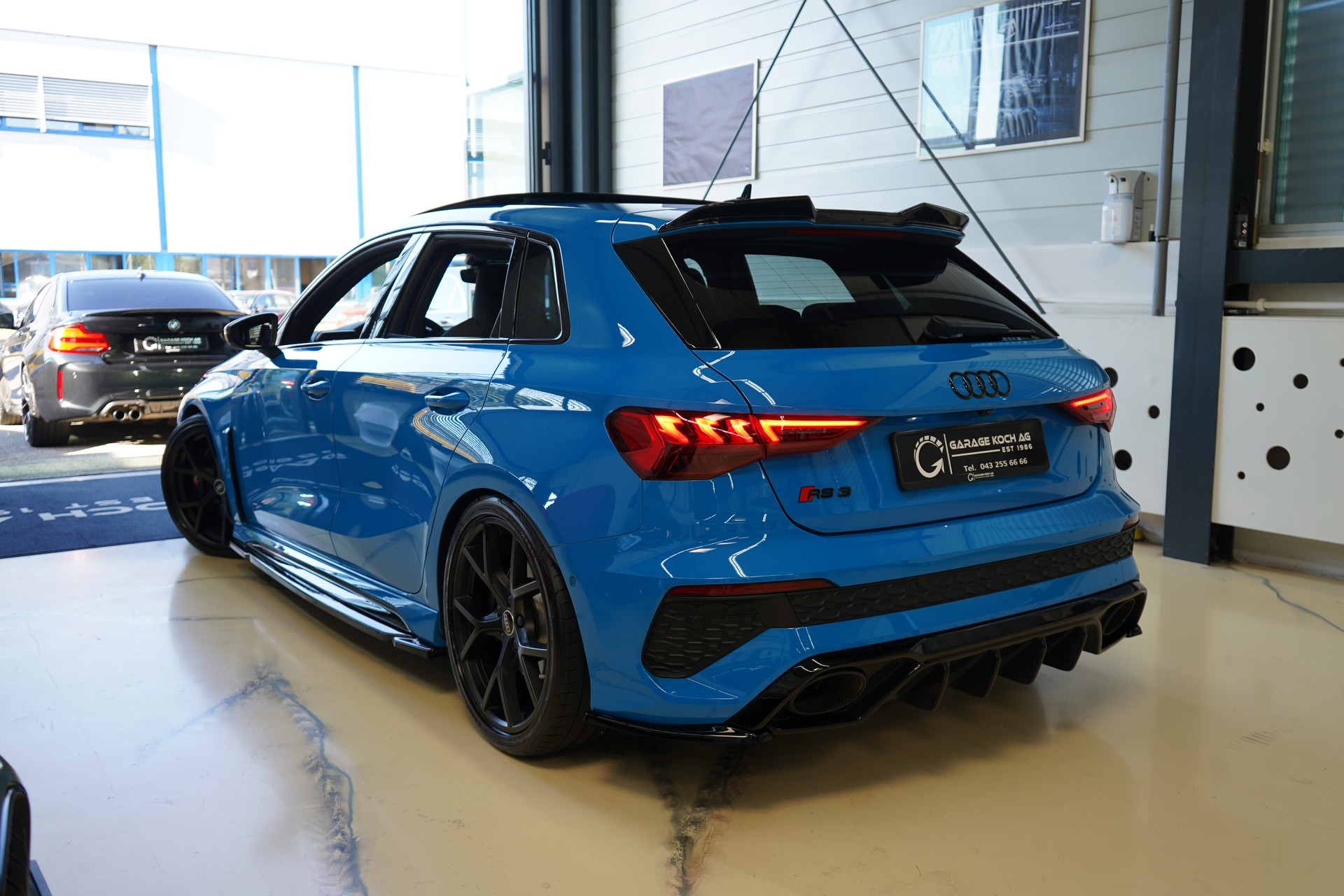 AUDI RS3 Sportback 2.5 TSI quattro S-tronic / Turbo-Blau * APR *-image-4