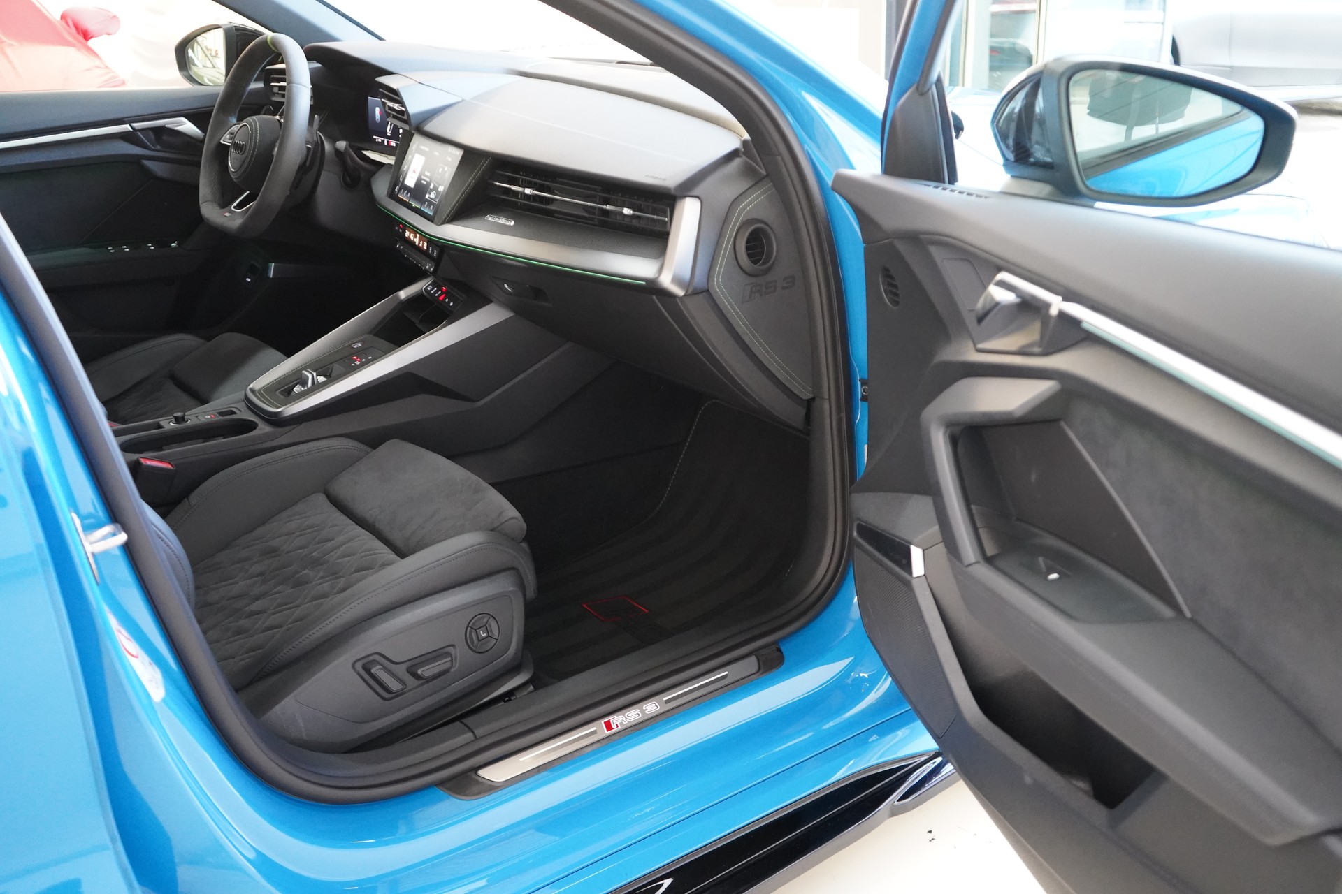 AUDI RS3 Sportback 2.5 TSI quattro S-tronic / Turbo-Blau * APR *-image-26