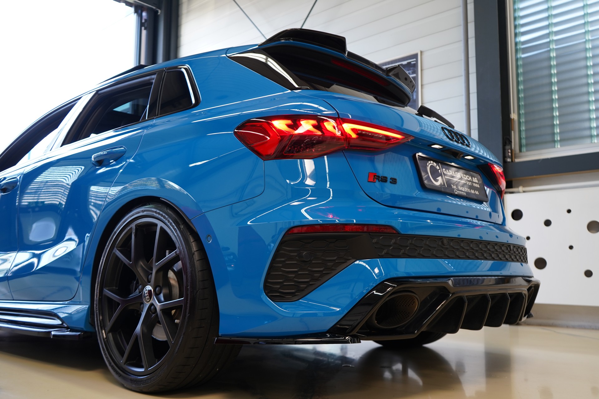 AUDI RS3 Sportback 2.5 TSI quattro S-tronic / Turbo-Blau * APR *-image-7