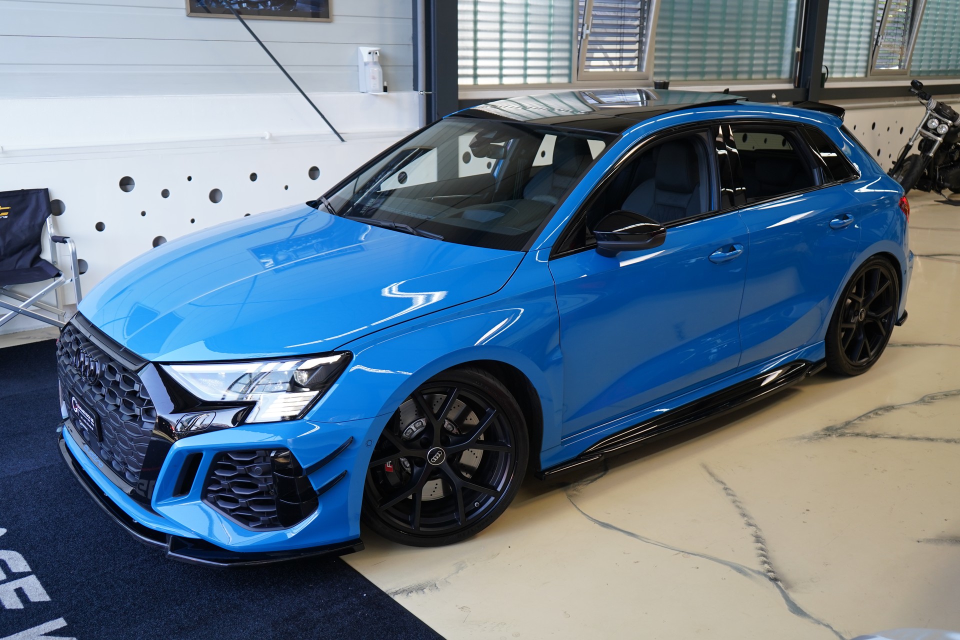 AUDI RS3 Sportback 2.5 TSI quattro S-tronic / Turbo-Blau * APR *-image-2
