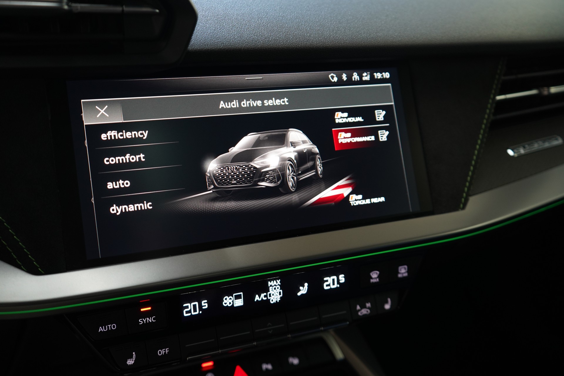 AUDI RS3 Sportback 2.5 TSI quattro S-tronic / Turbo-Blau * APR *-image-23
