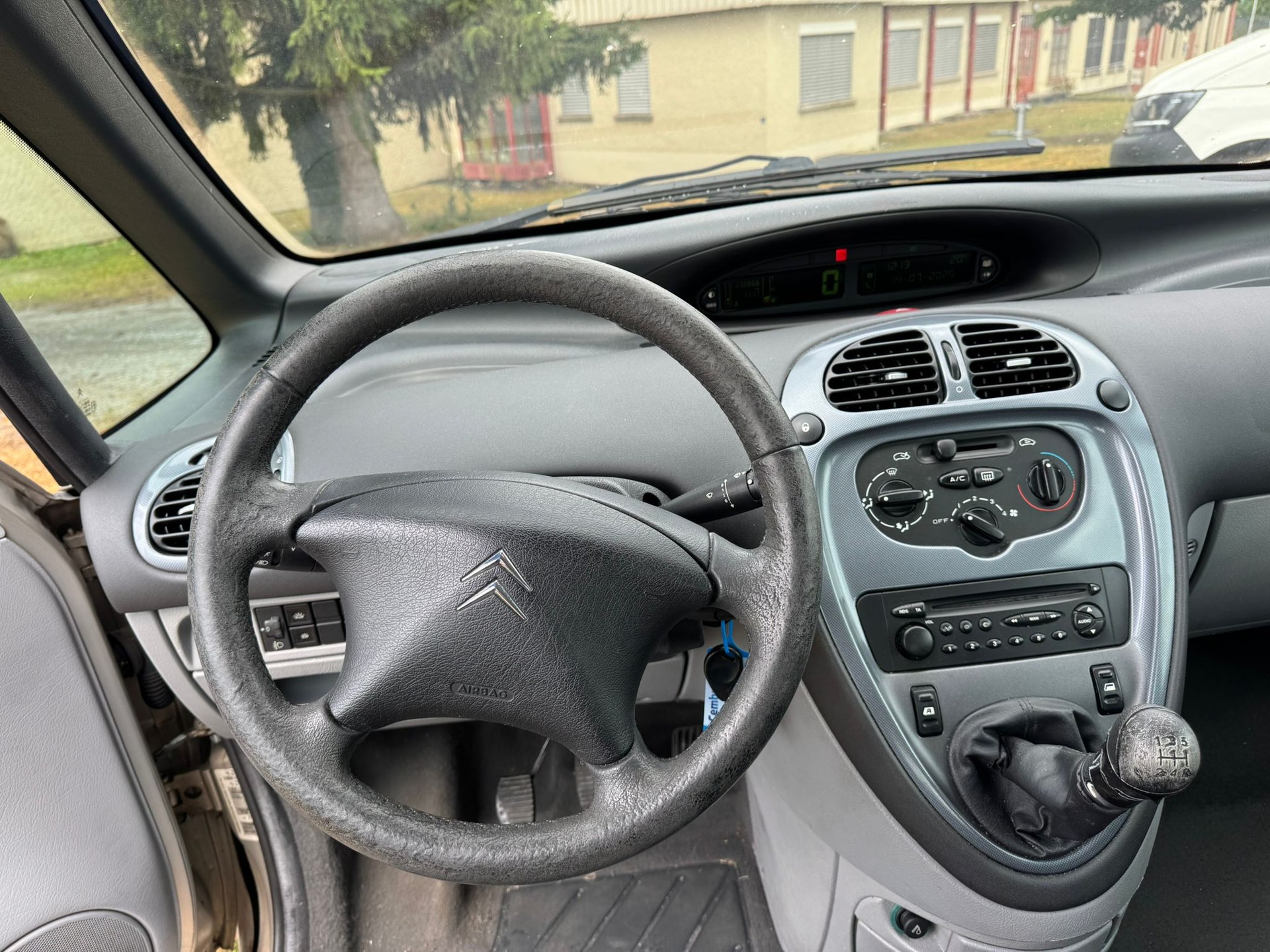 CITROEN Xsara Picasso 1.8i 16V Exclusive-image-10