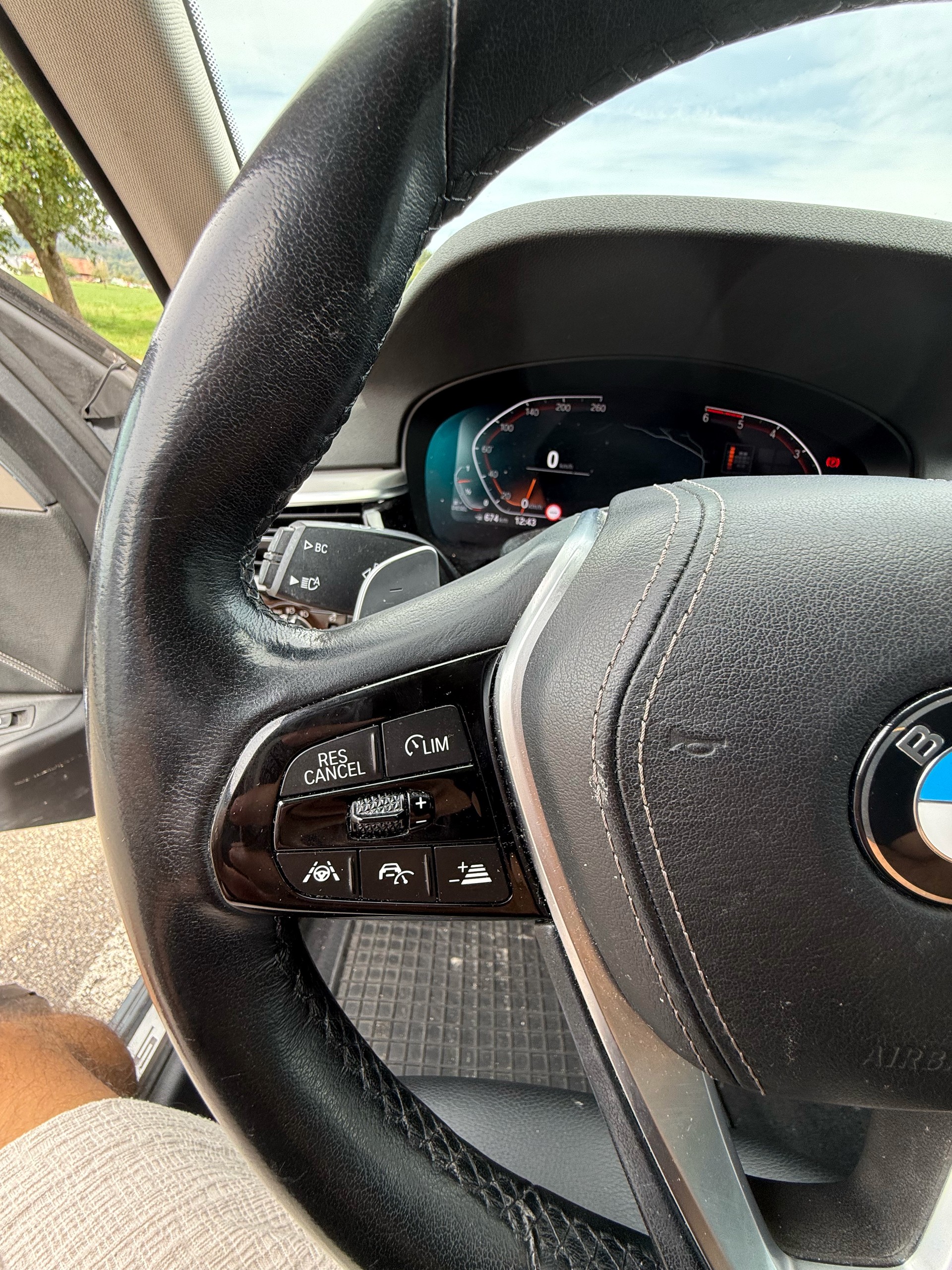 BMW 520d xDrive-image-4