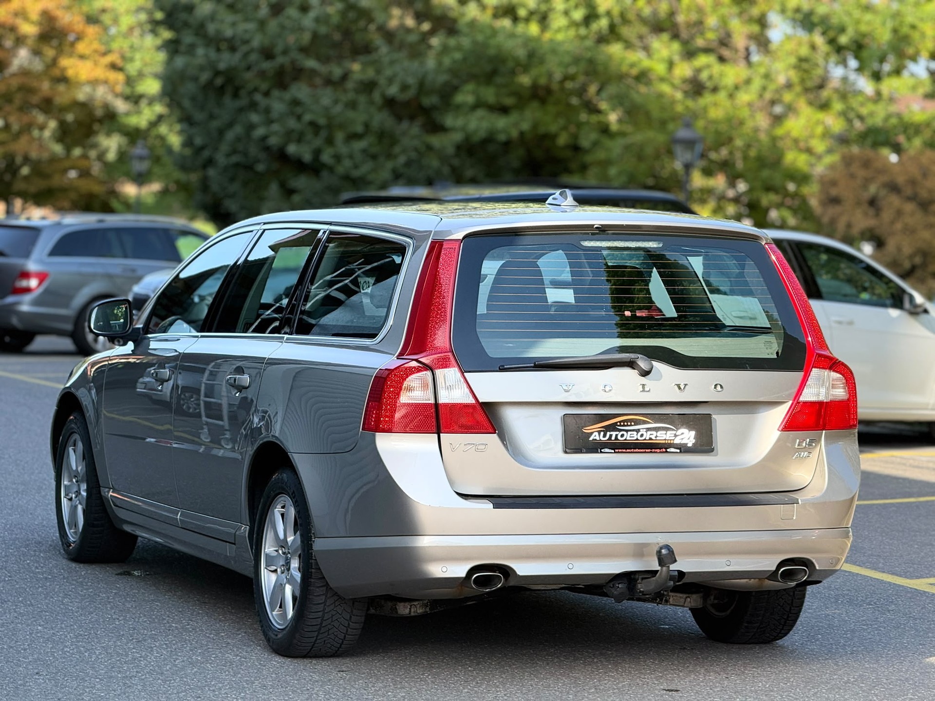 VOLVO V70 2.4 D5 Kinetic AWD-image-3