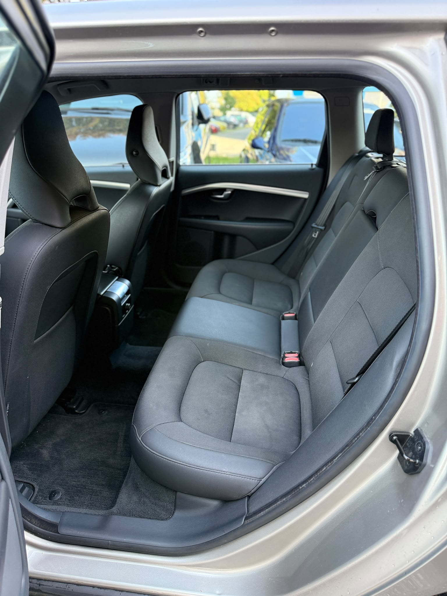VOLVO V70 2.4 D5 Kinetic AWD-image-11