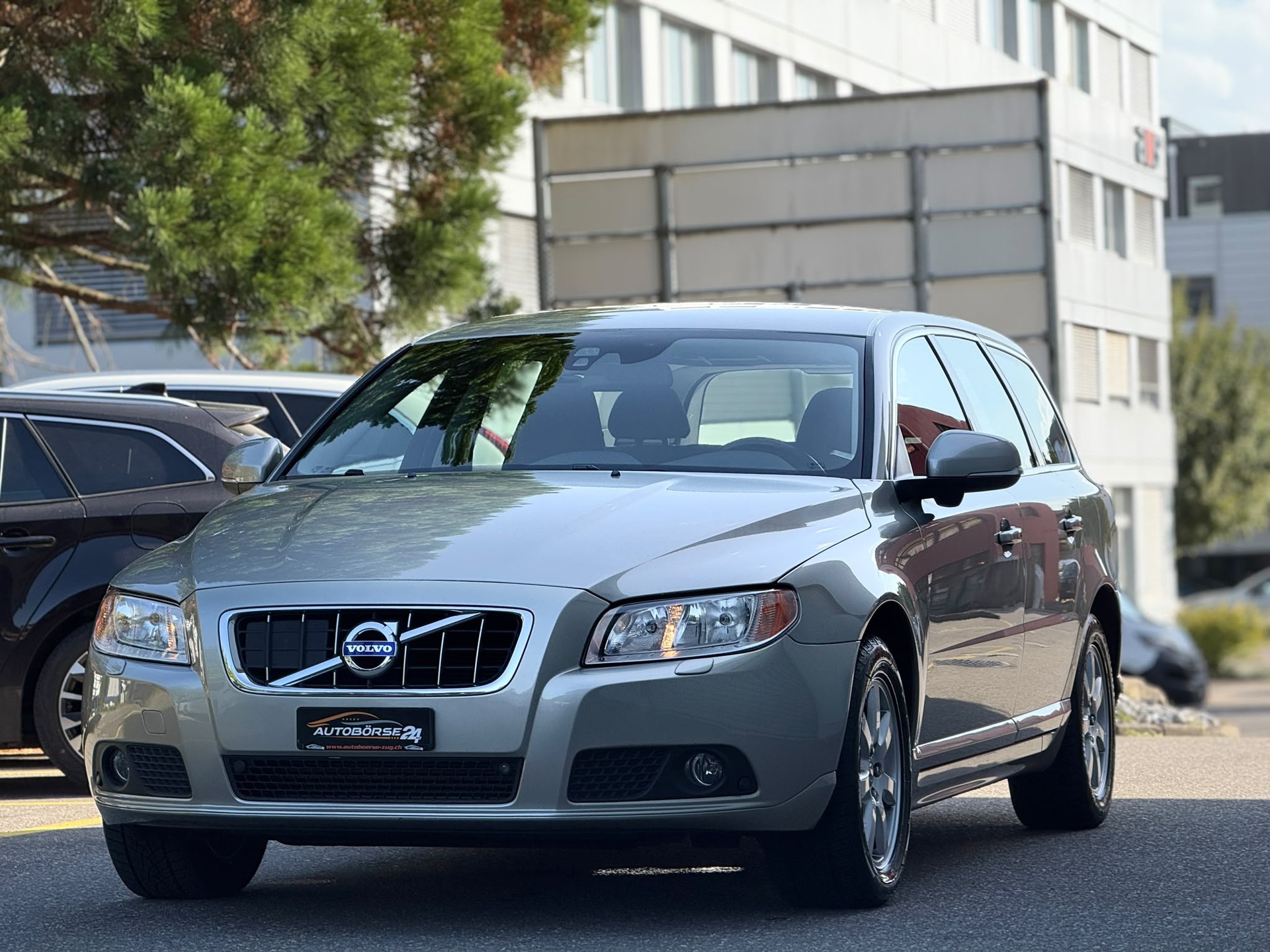 VOLVO V70 2.4 D5 Kinetic AWD-image-0