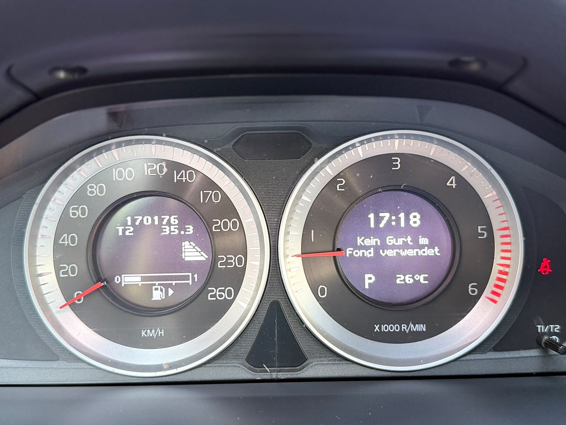 VOLVO V70 2.4 D5 Kinetic AWD-image-19