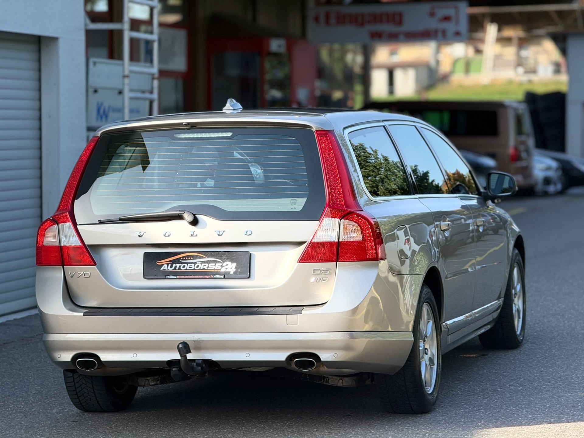 VOLVO V70 2.4 D5 Kinetic AWD-image-4