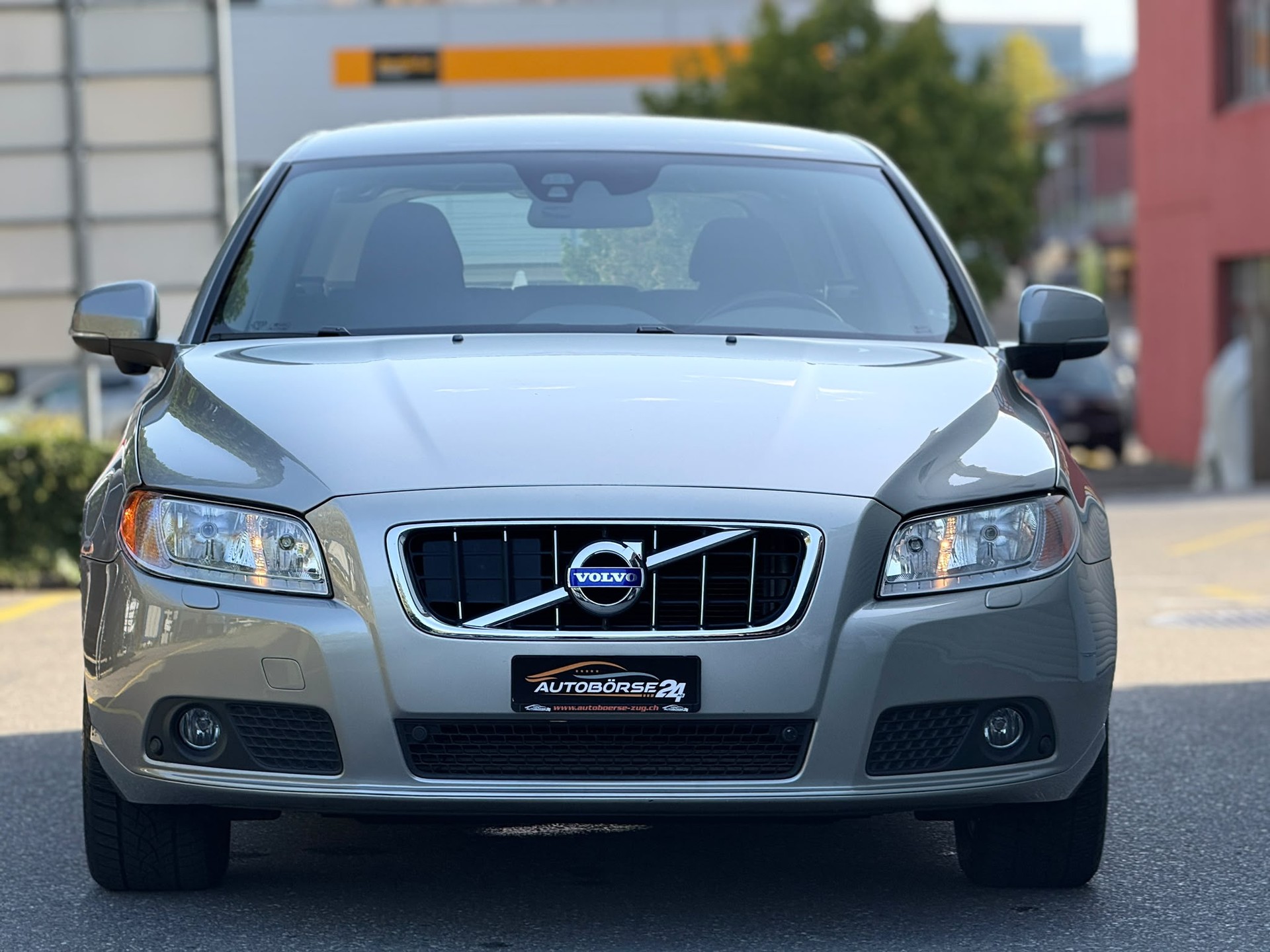 VOLVO V70 2.4 D5 Kinetic AWD-image-2