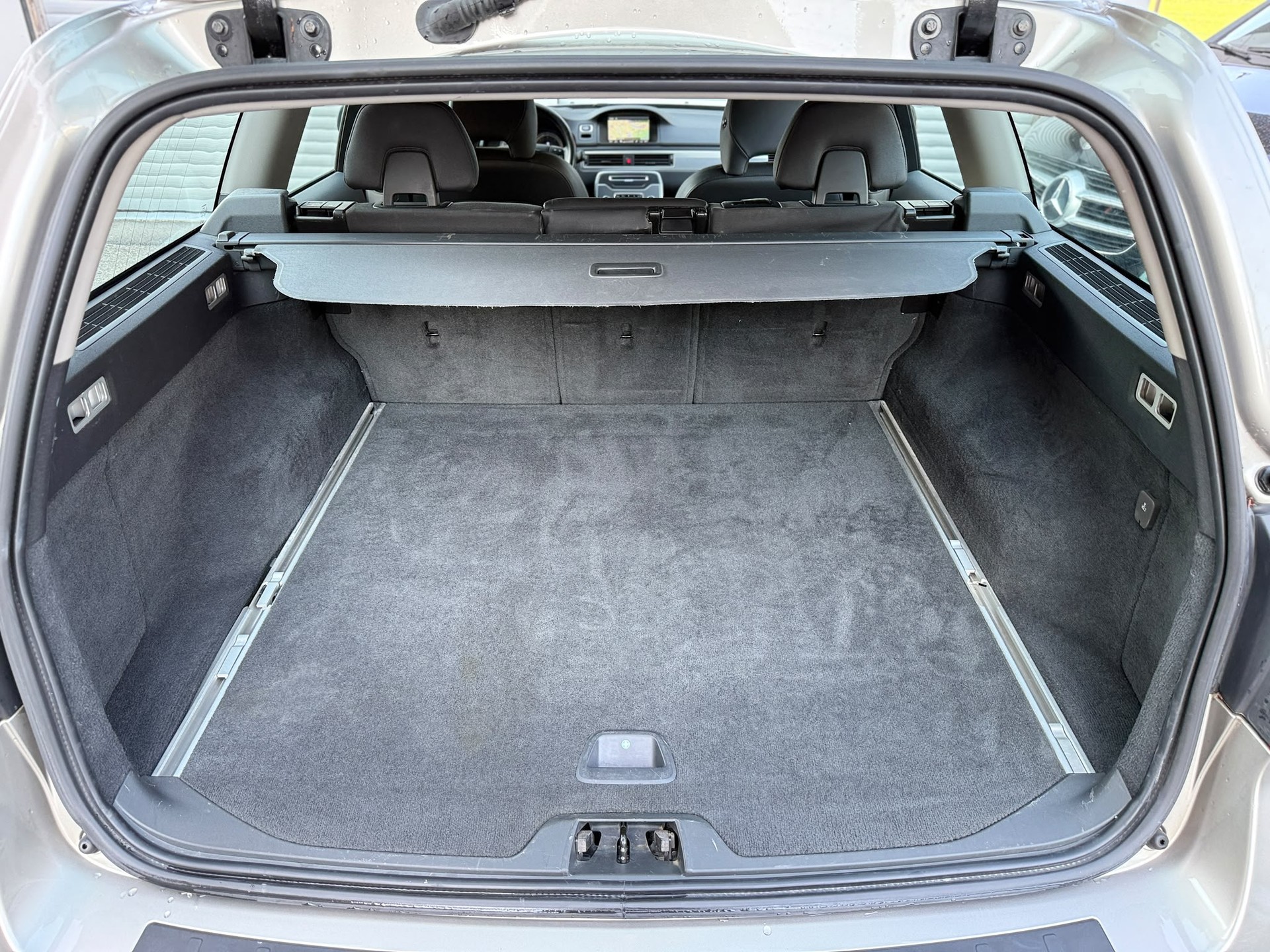 VOLVO V70 2.4 D5 Kinetic AWD-image-21