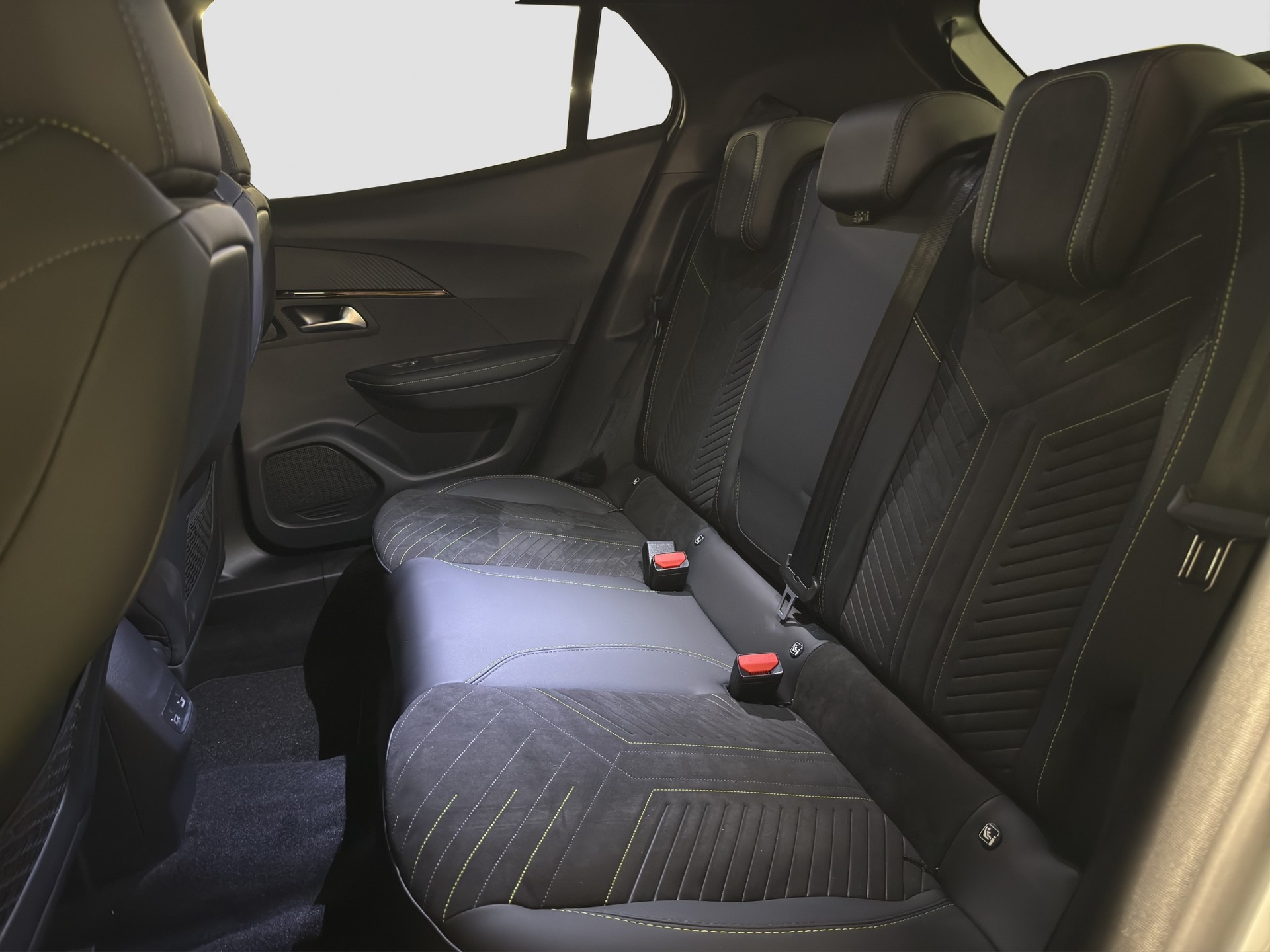 PEUGEOT 2008 1.2 Hybrid 145 GT Exclusive-image-10