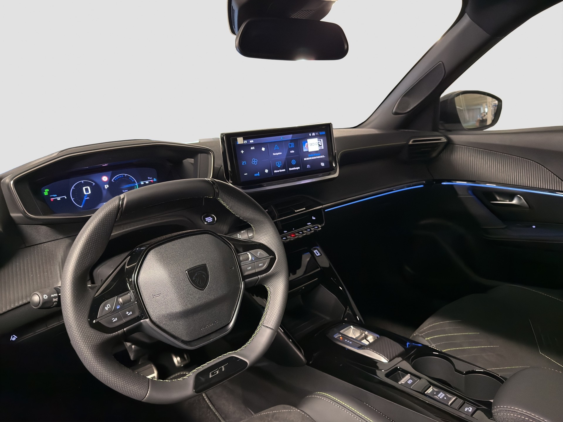 PEUGEOT 2008 1.2 Hybrid 145 GT Exclusive-image-12