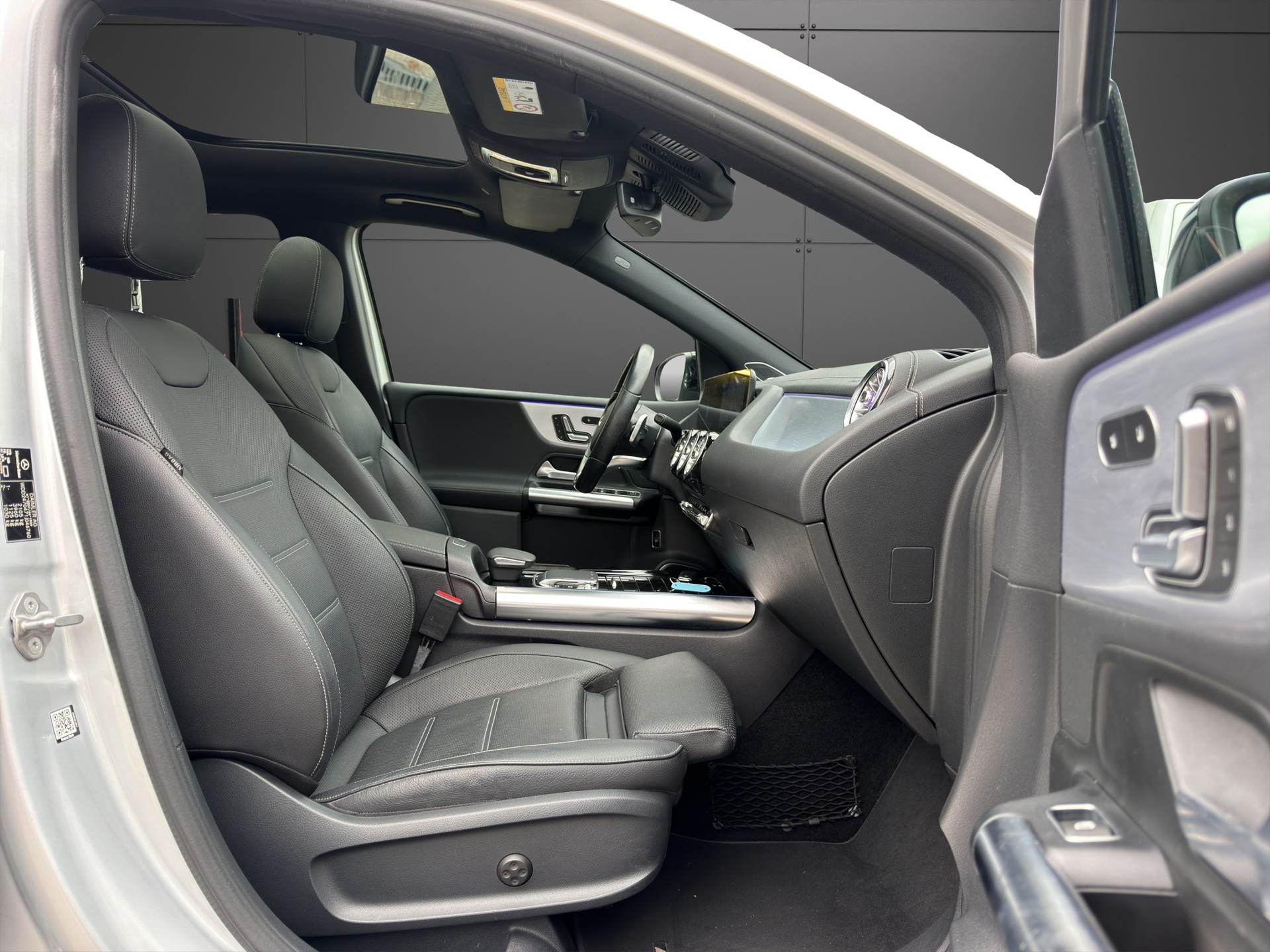 MERCEDES-BENZ B 250 4Matic AMG Line Pano Frisch MFK-image-13