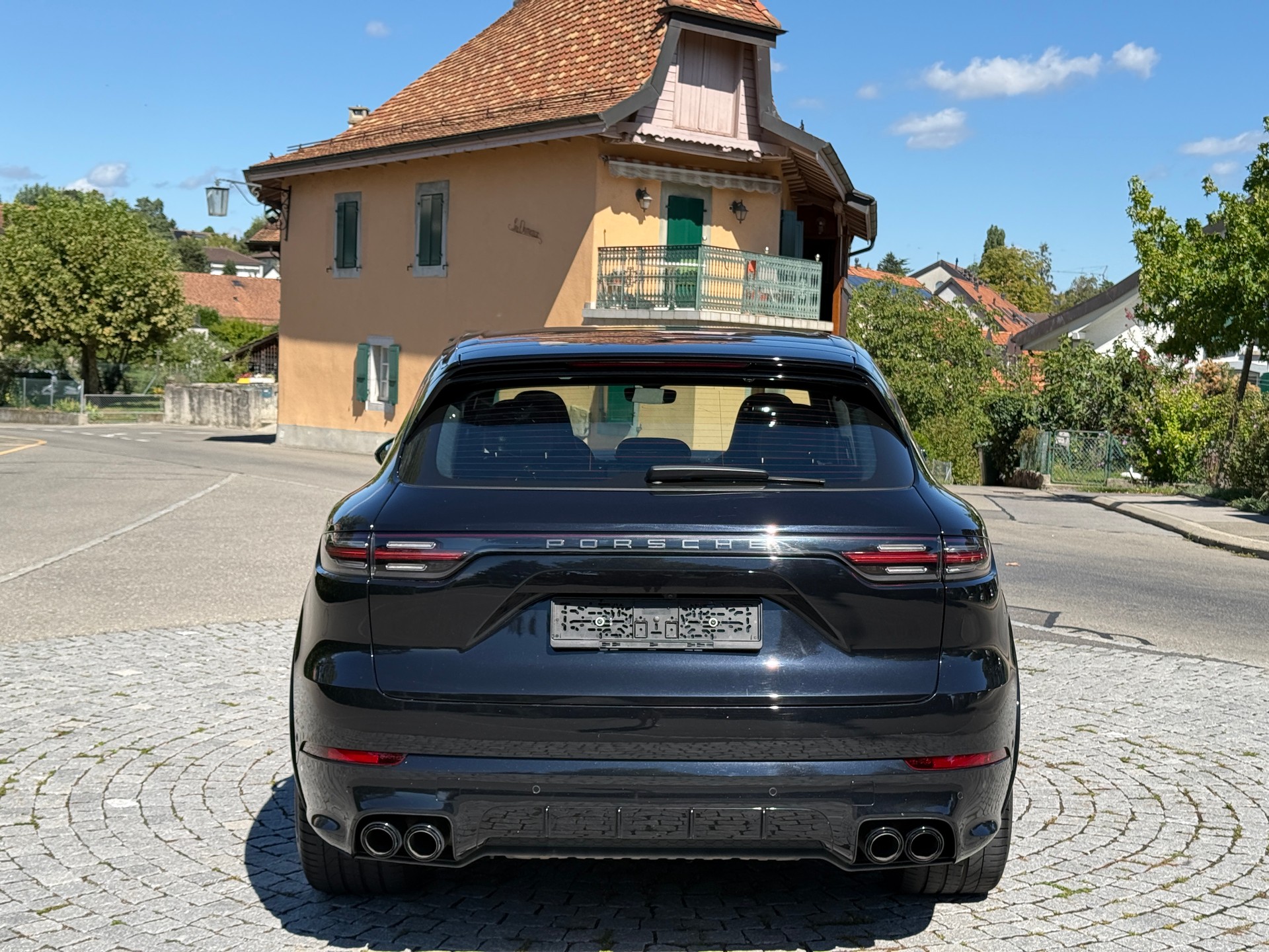 PORSCHE Cayenne Turbo S E-Hybrid-image-3