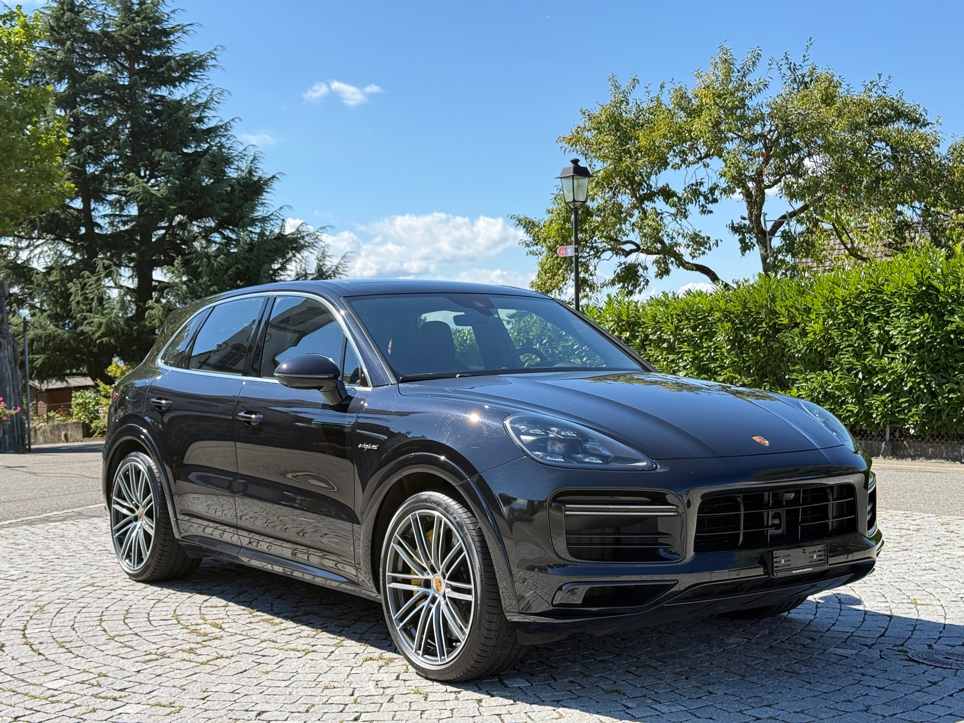 PORSCHE Cayenne Turbo S E-Hybrid-image-1