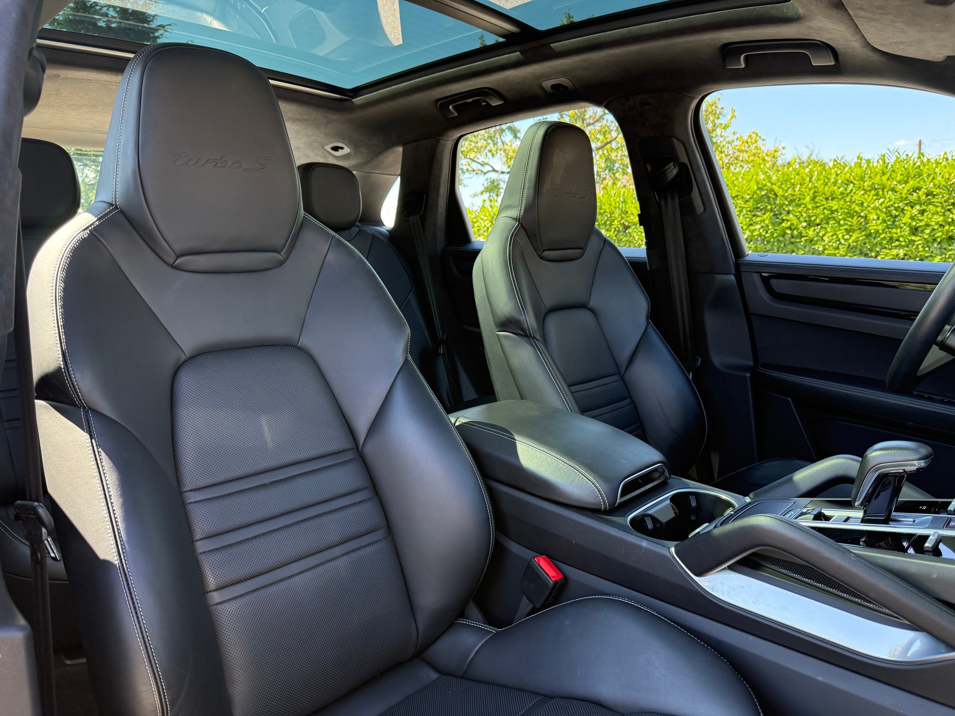 PORSCHE Cayenne Turbo S E-Hybrid-image-10