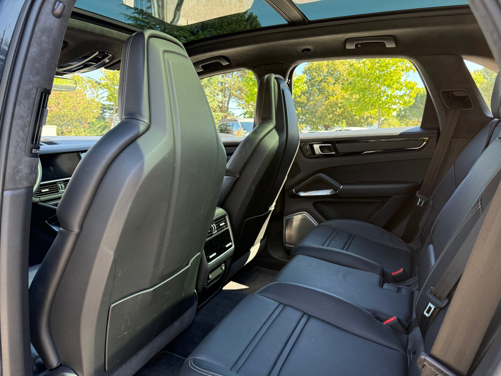 PORSCHE Cayenne Turbo S E-Hybrid-image-12