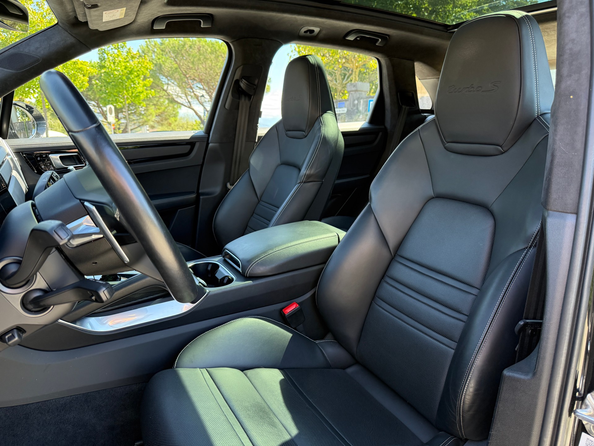 PORSCHE Cayenne Turbo S E-Hybrid-image-6
