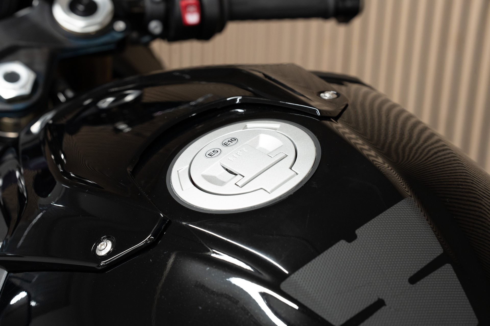 BMW S 1000 RR mit SC Project Endschalldämpfer-showroom-element-3