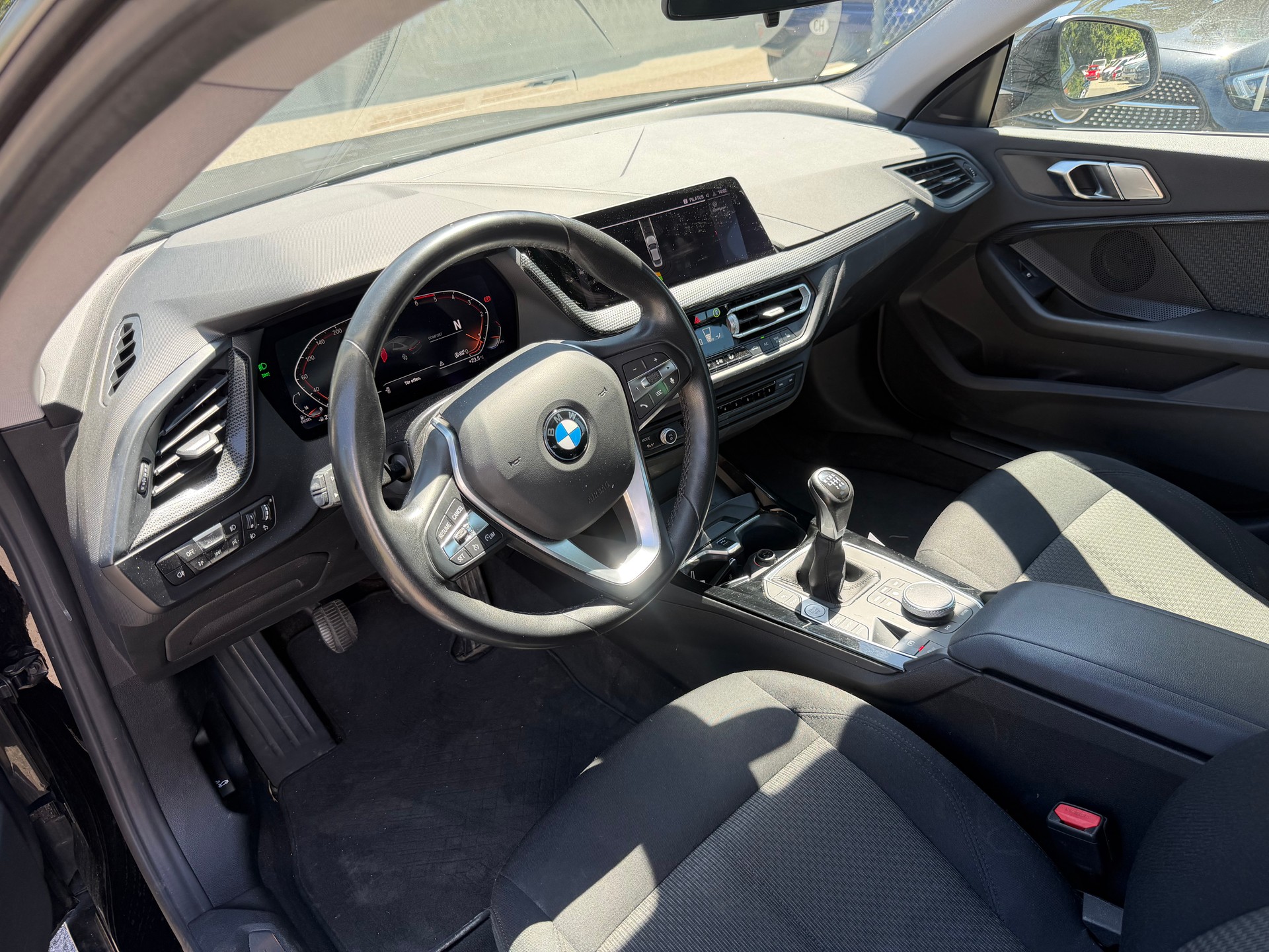 BMW 218d Gran Coupé Sport Line-image-9