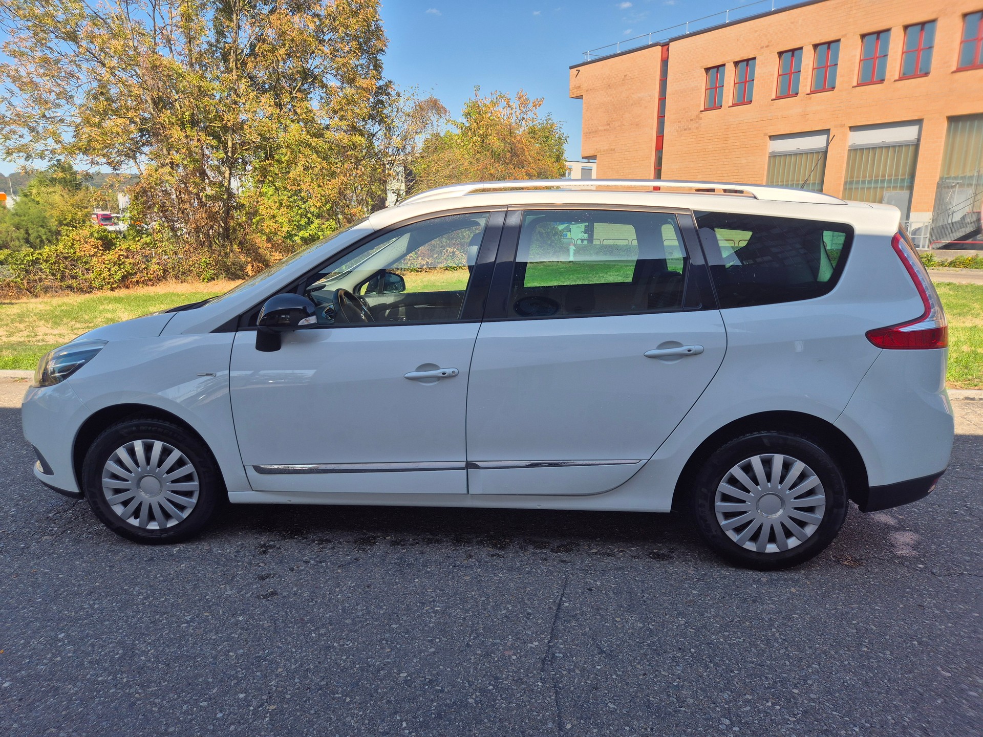 RENAULT Grand Scénic 1.2 16V Turbo Expression-image-6