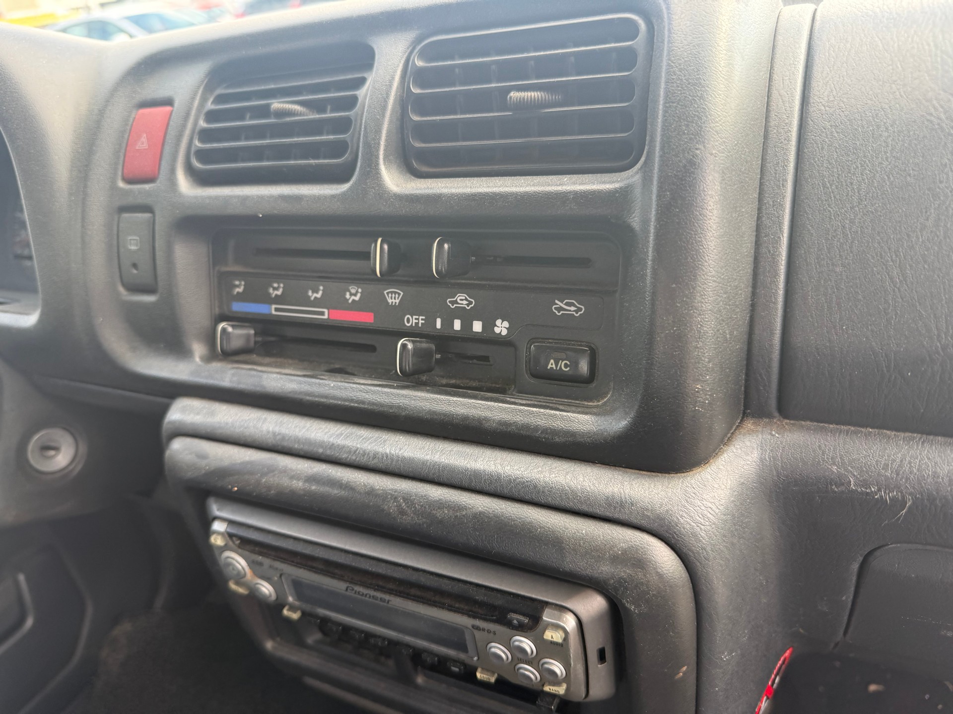 SUZUKI Jimny 1.5 Turbodiesel (JLX) Country-image-5