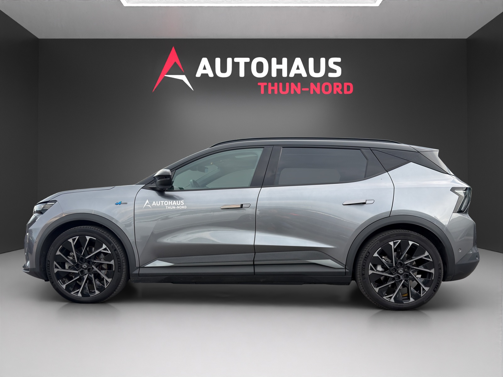 RENAULT Scénic E-Tech esprit Alpine-showroom-element-1