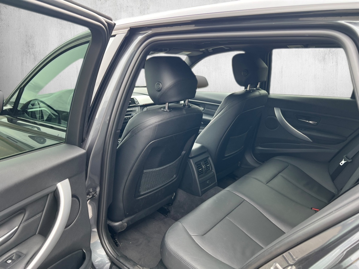 BMW 330d xDrive Touring Steptronic-image-9