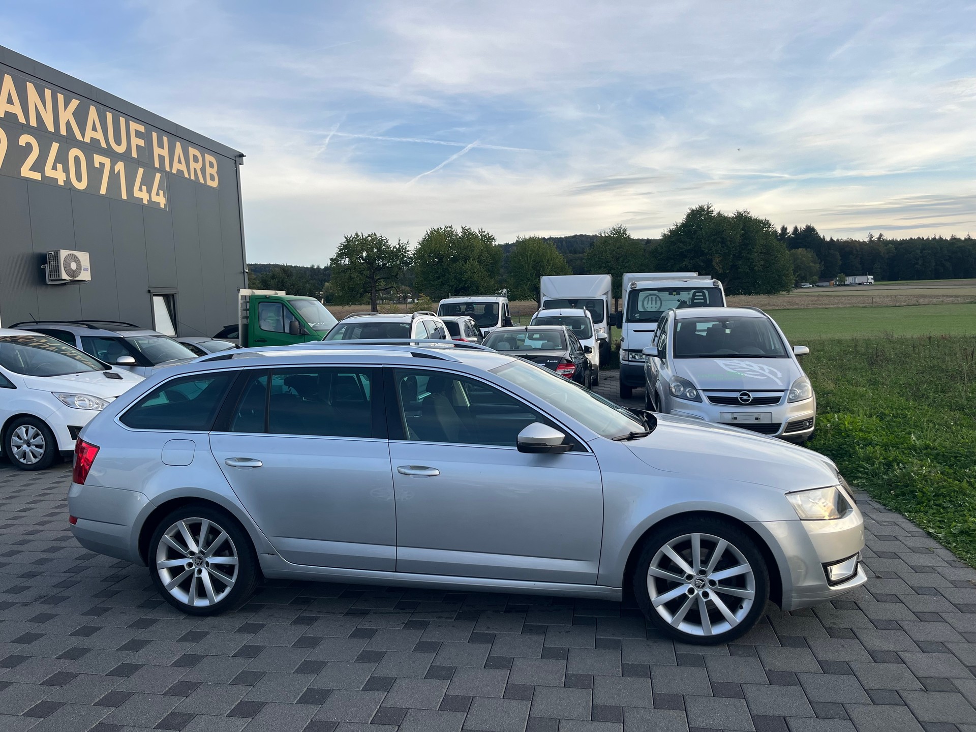 SKODA Octavia Combi 1.8 TSI Ambition DSG-image-3