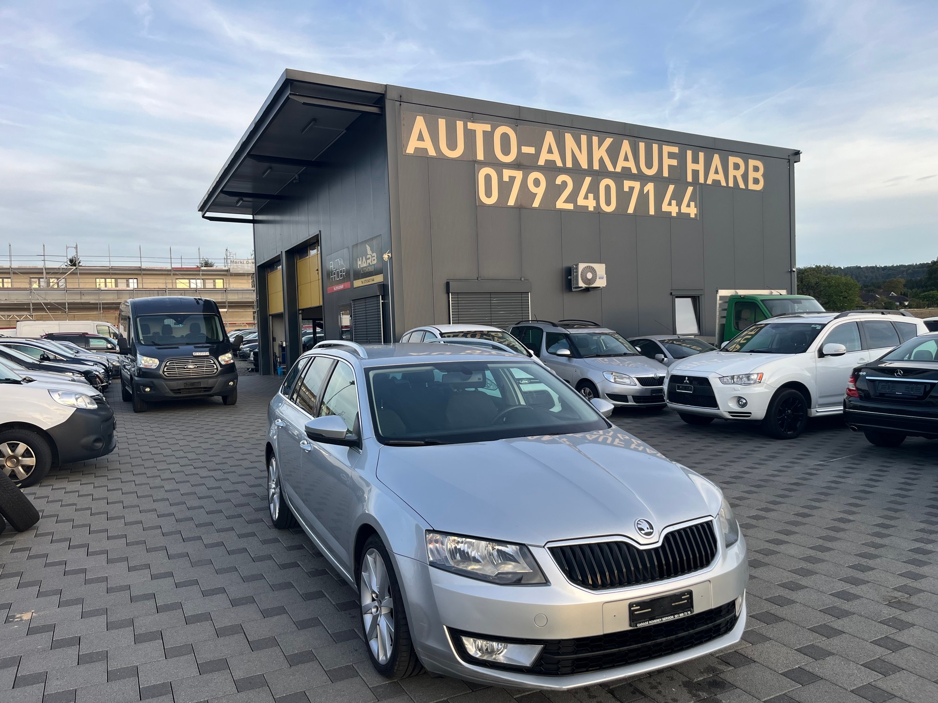 SKODA Octavia Combi 1.8 TSI Ambition DSG-image-1