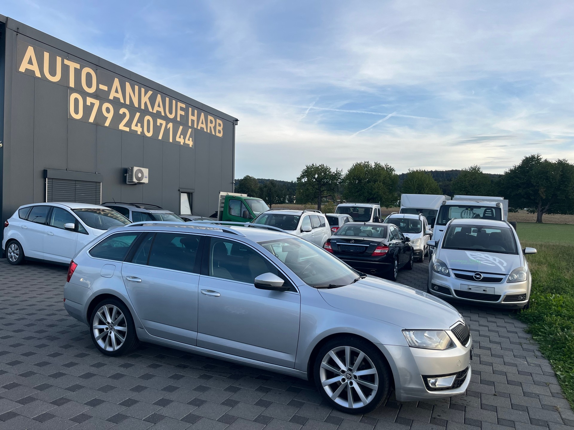 SKODA Octavia Combi 1.8 TSI Ambition DSG-image-0