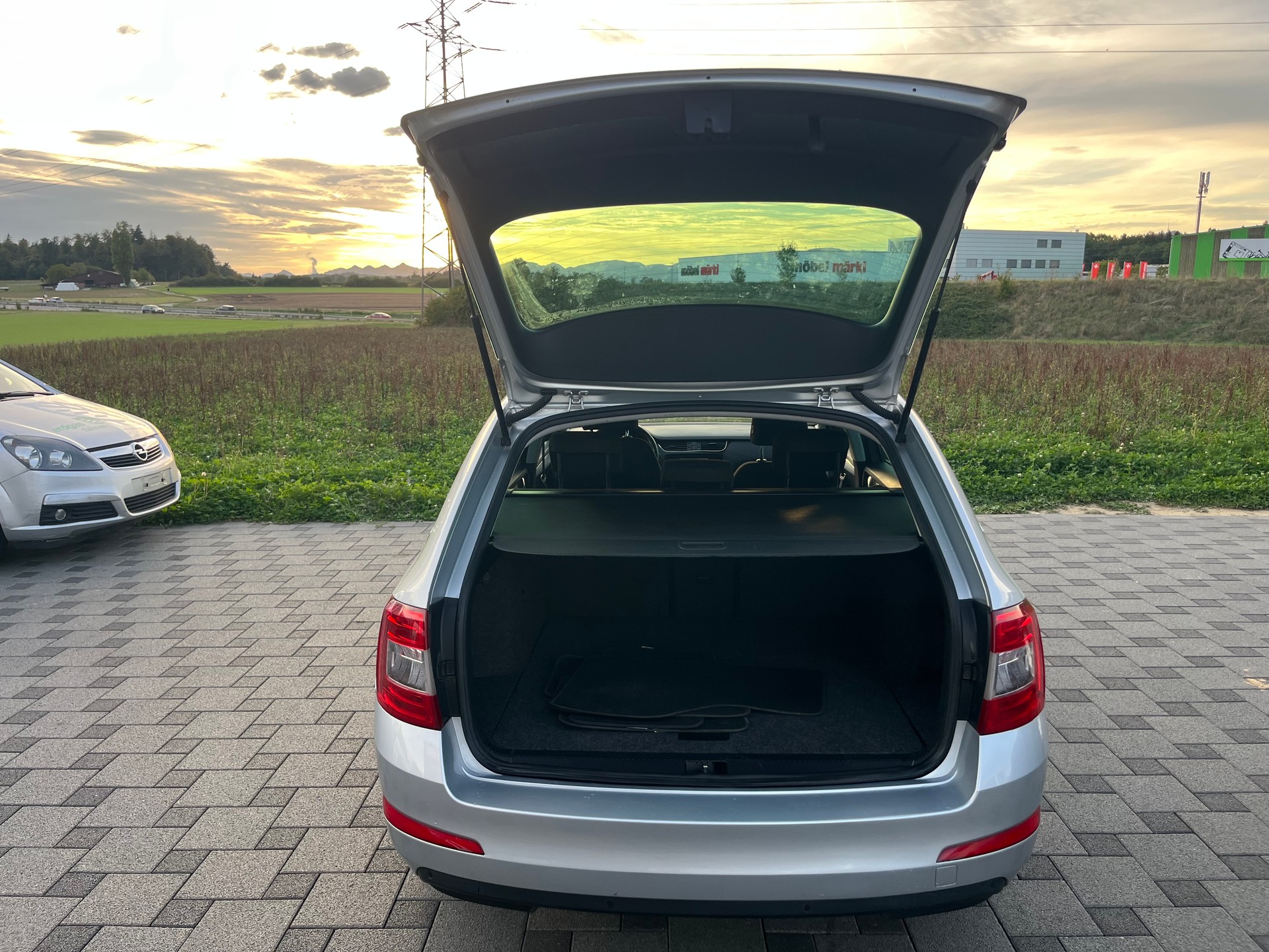 SKODA Octavia Combi 1.8 TSI Ambition DSG-image-11