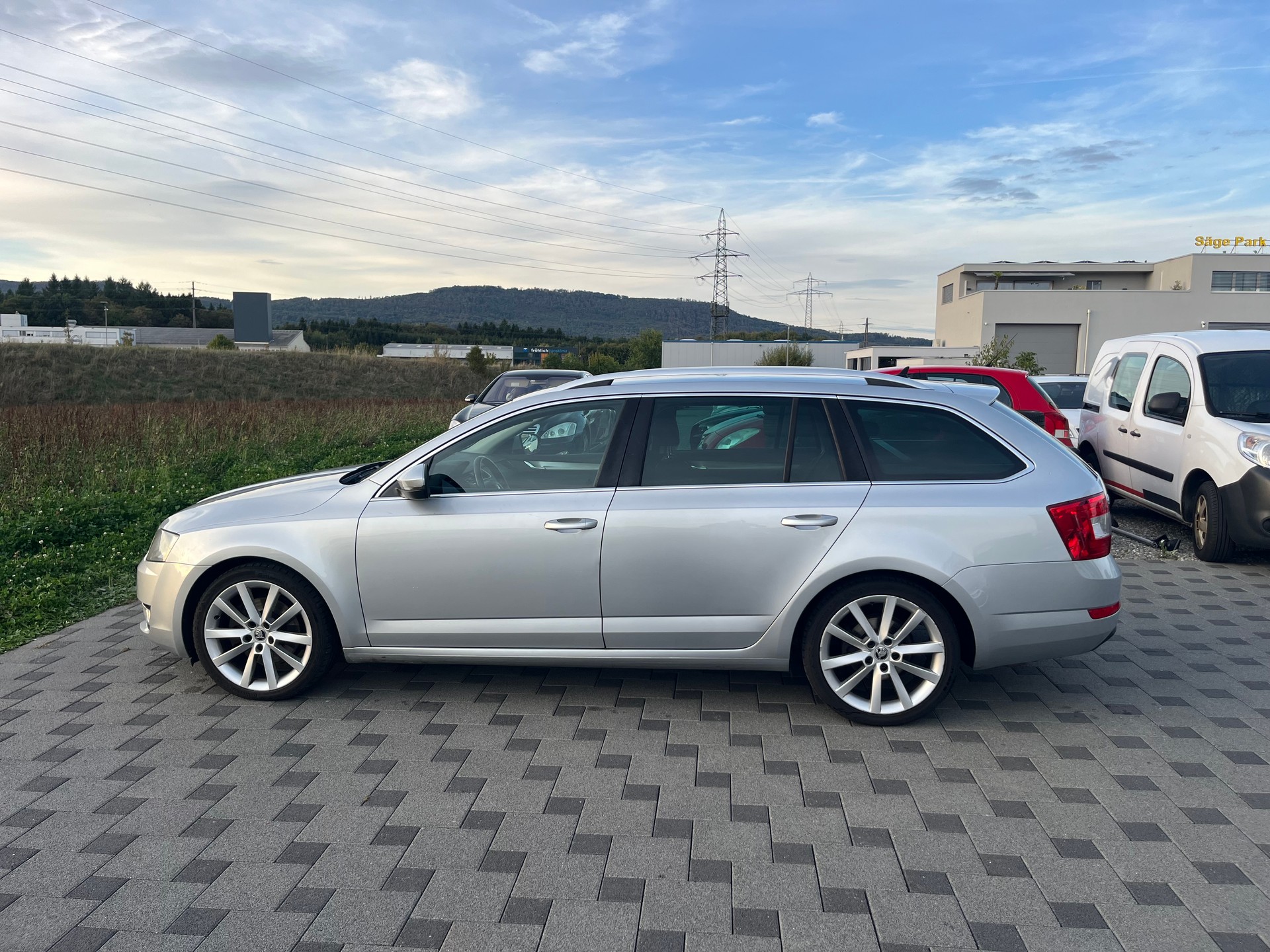 SKODA Octavia Combi 1.8 TSI Ambition DSG-image-4